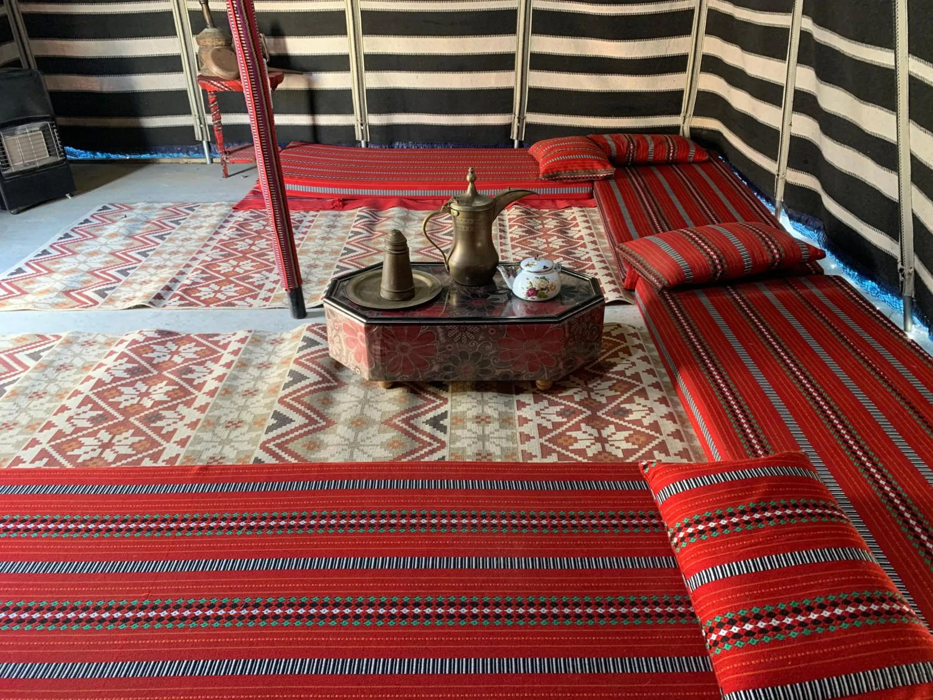 Living room, Bed in Khan Alsira - חאן אלסרה