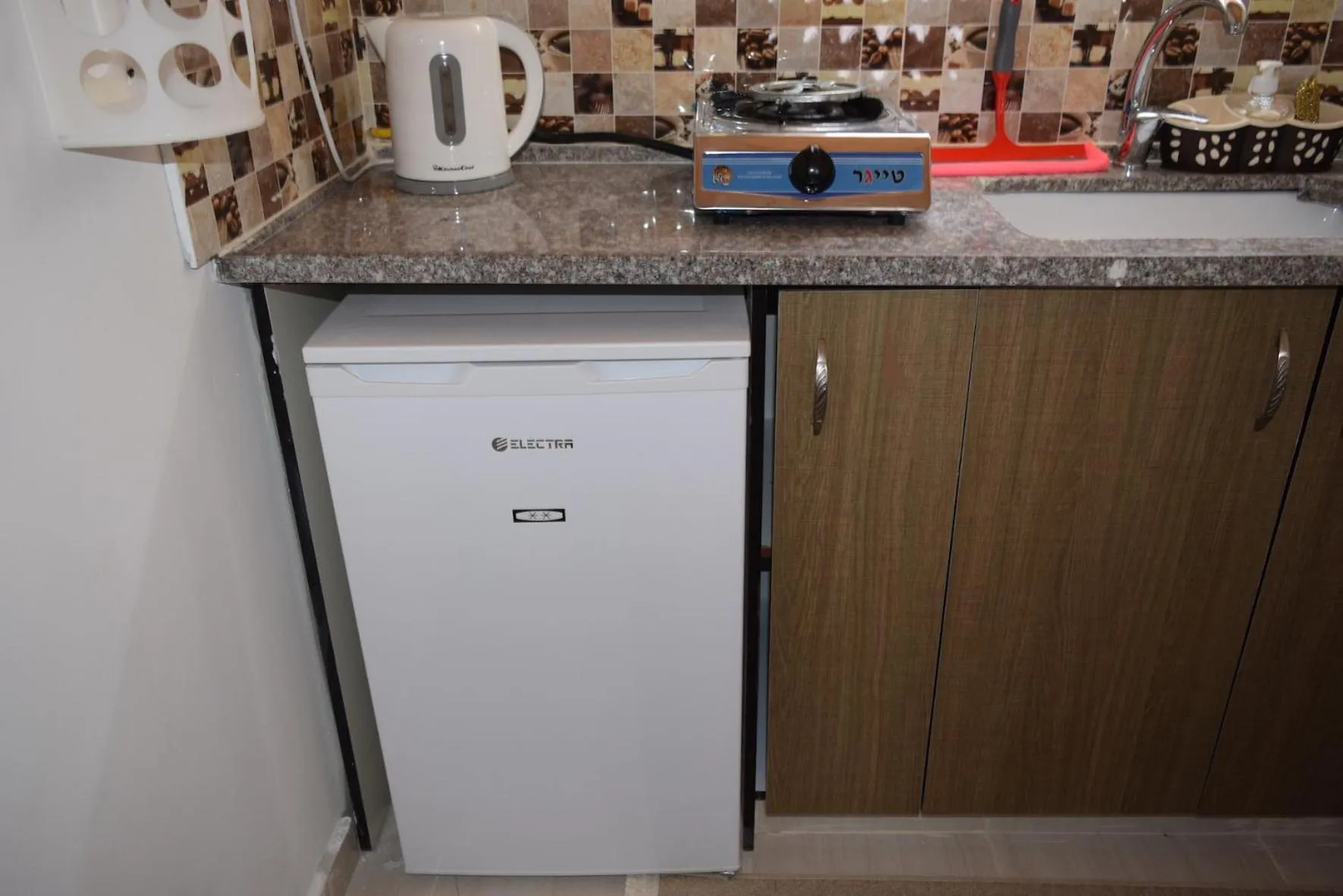 Coffee/tea facilities in Khan Alsira - חאן אלסרה