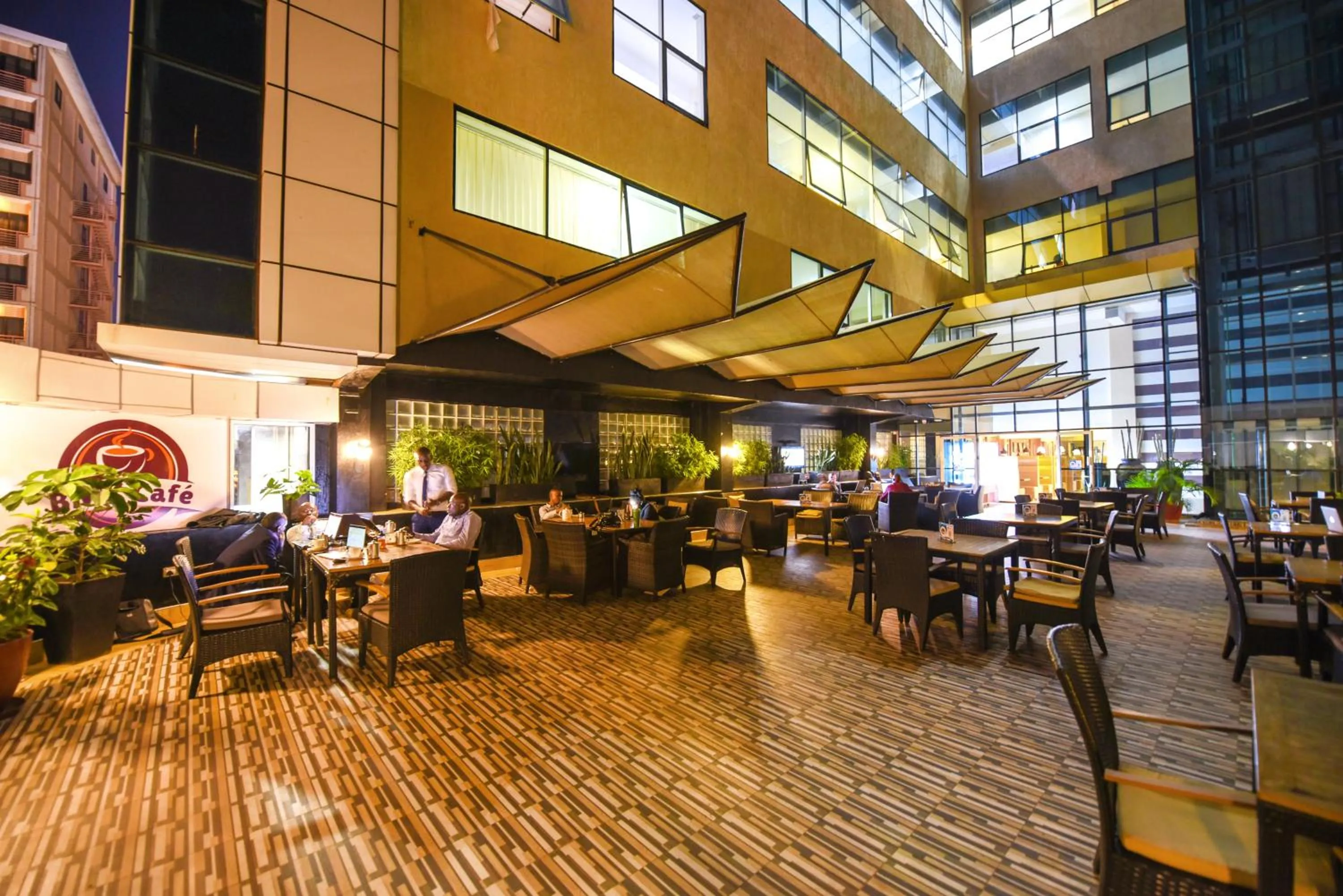 Restaurant/places to eat in BMK House Apartments