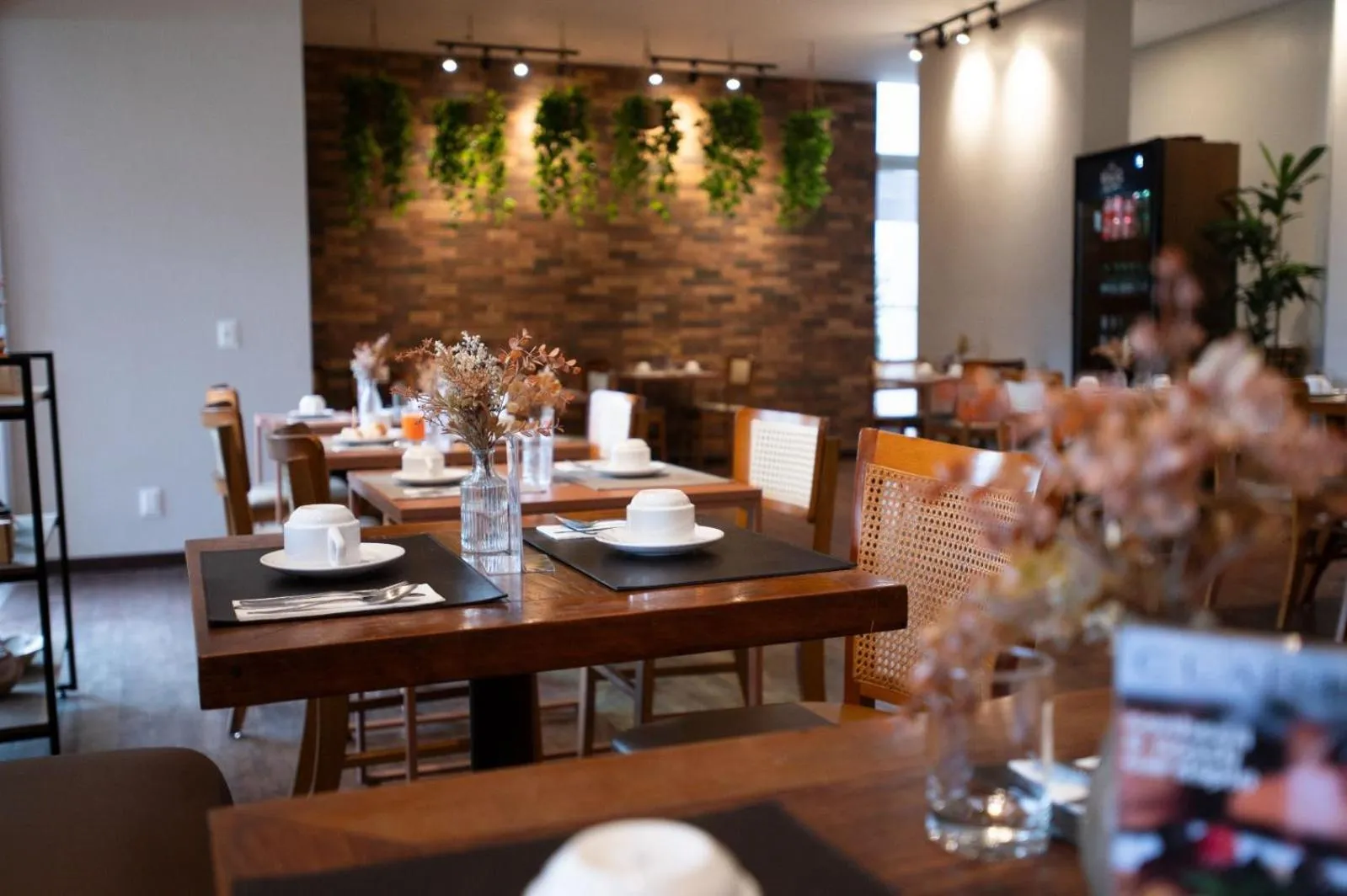 Restaurant/places to eat in H2 Platinum Lourdes