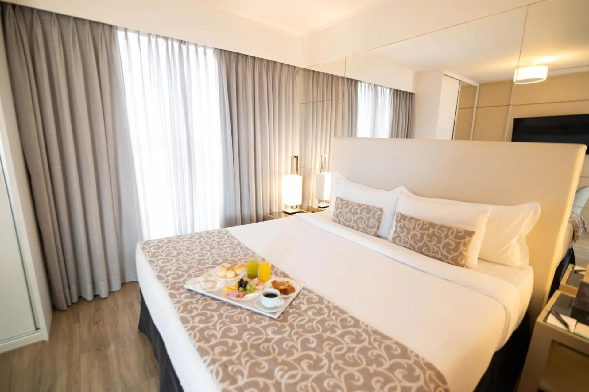 Photo of the whole room, Bed in H2 Platinum Lourdes