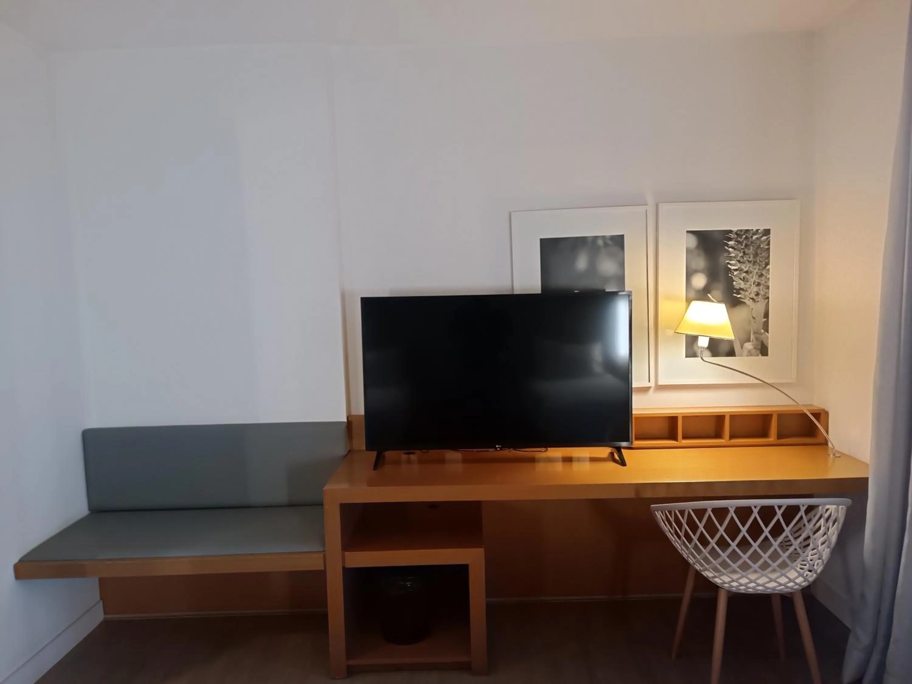 TV and multimedia in H2 Platinum Lourdes