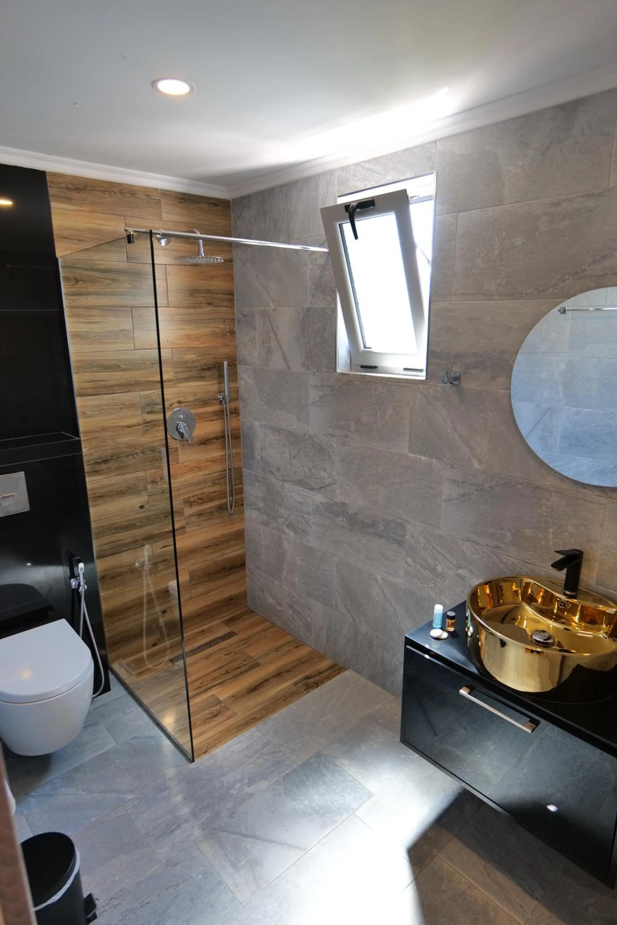 Bathroom in Kuburi Hotel