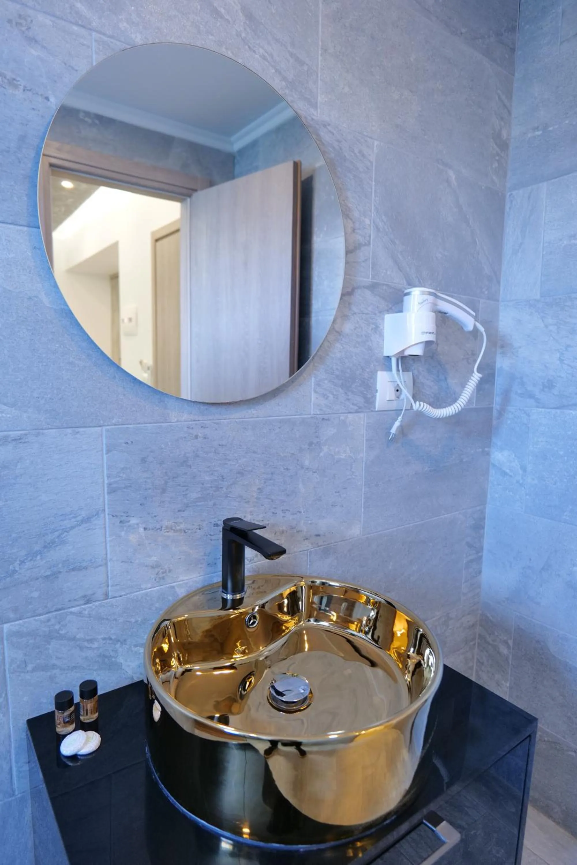 Bathroom in Kuburi Hotel