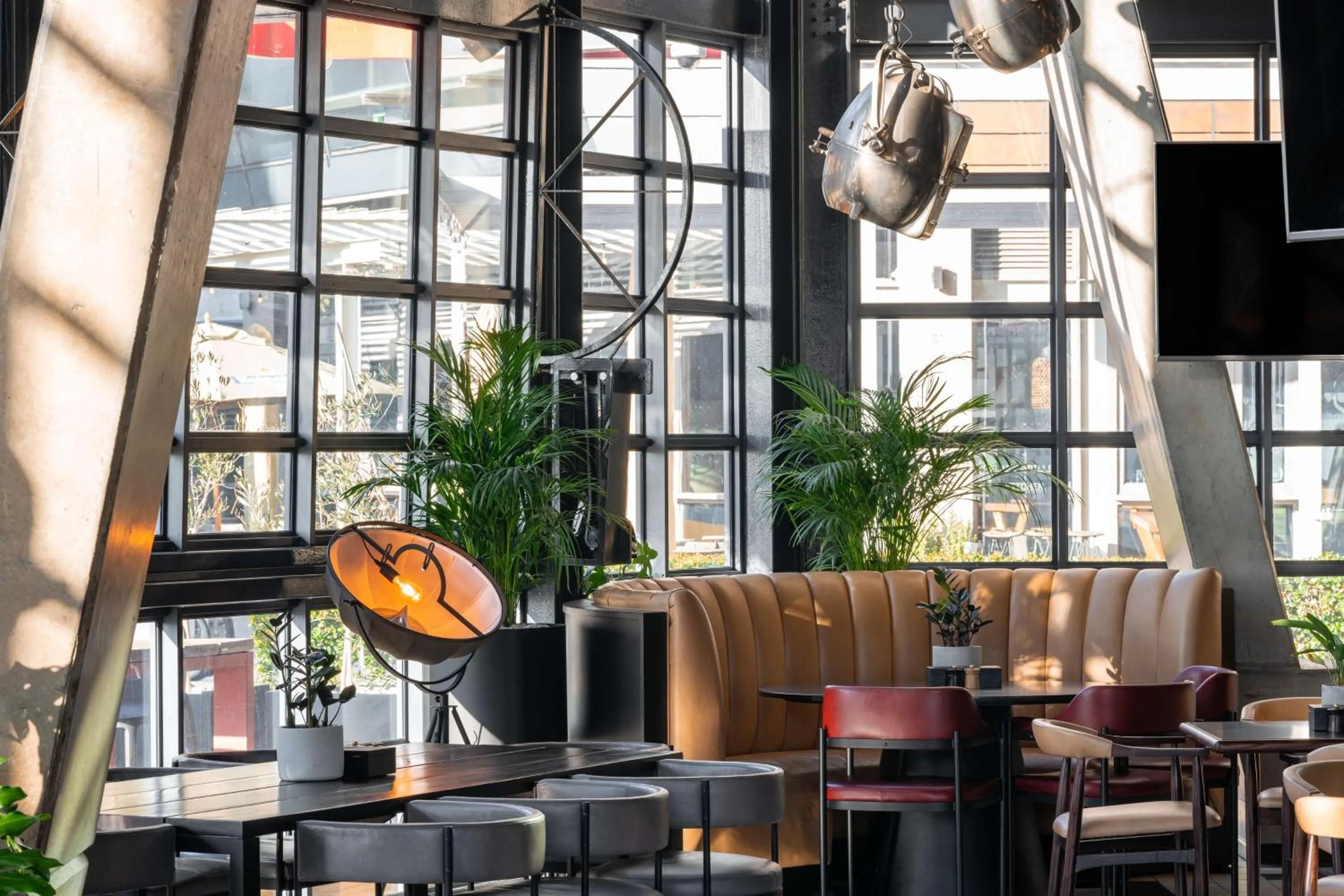 Restaurant/places to eat in Radisson RED Hotel V&A Waterfront Cape Town