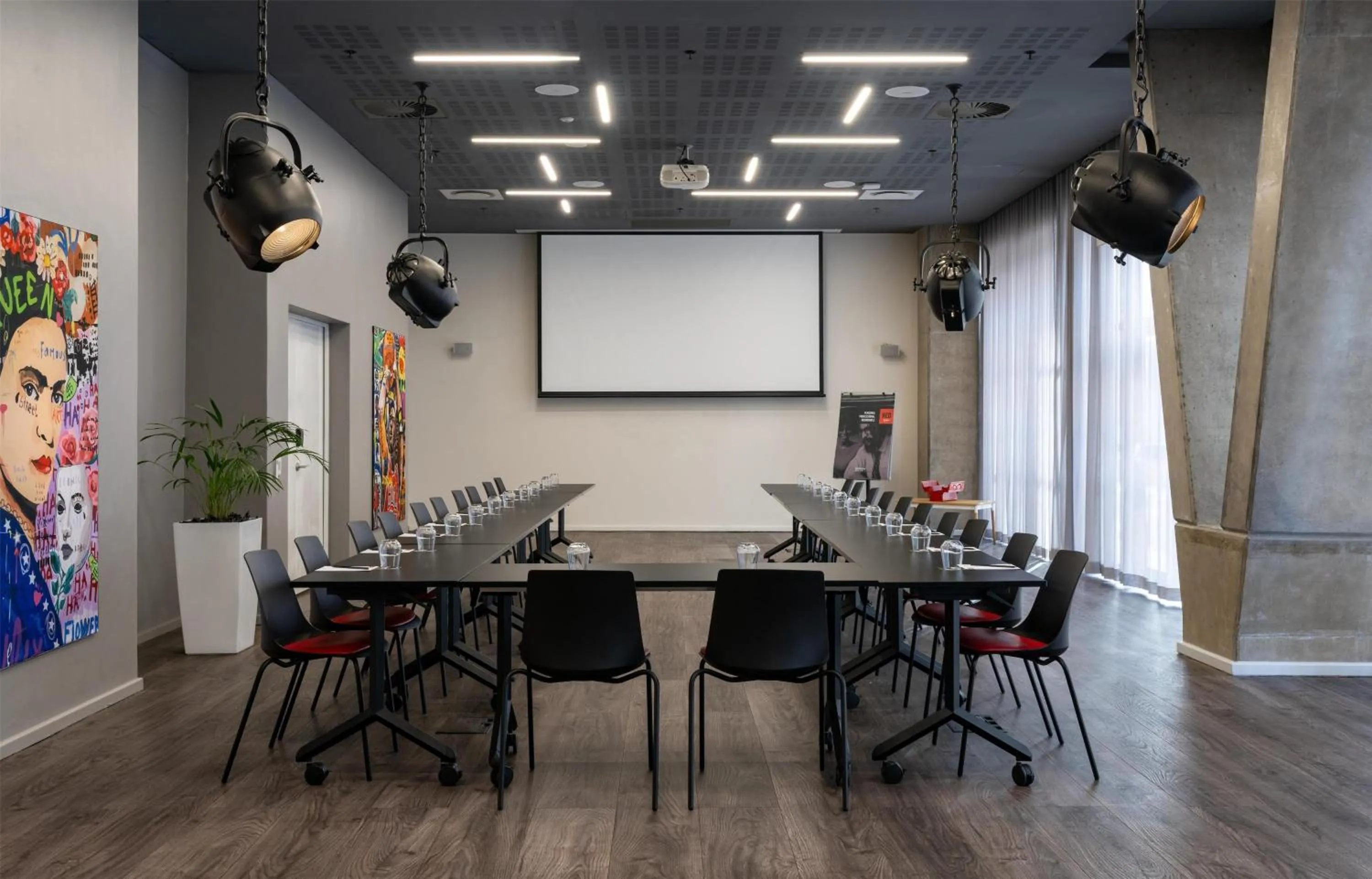Meeting/conference room in Radisson RED Hotel V&A Waterfront Cape Town