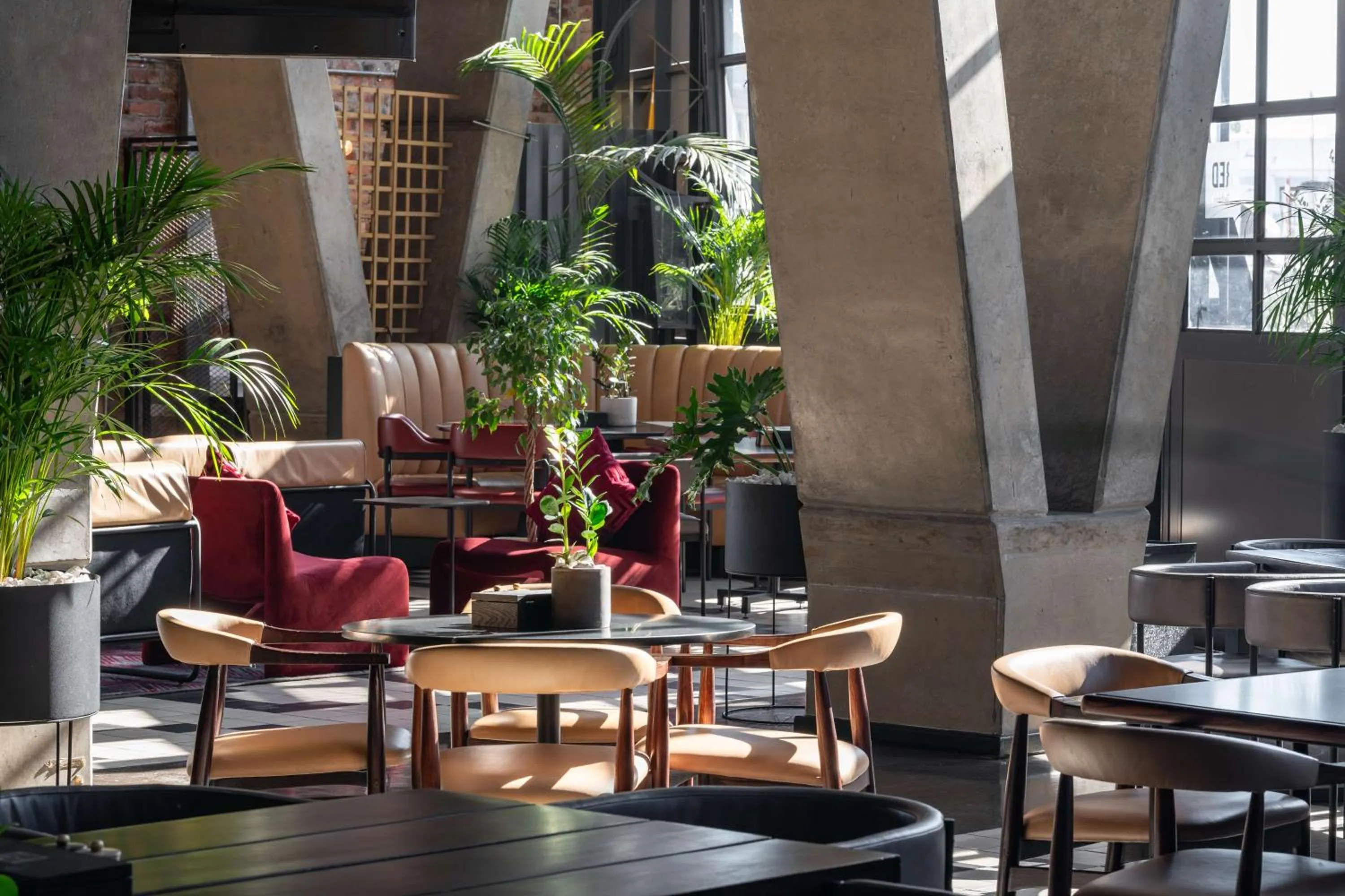 Restaurant/places to eat in Radisson RED Hotel V&A Waterfront Cape Town