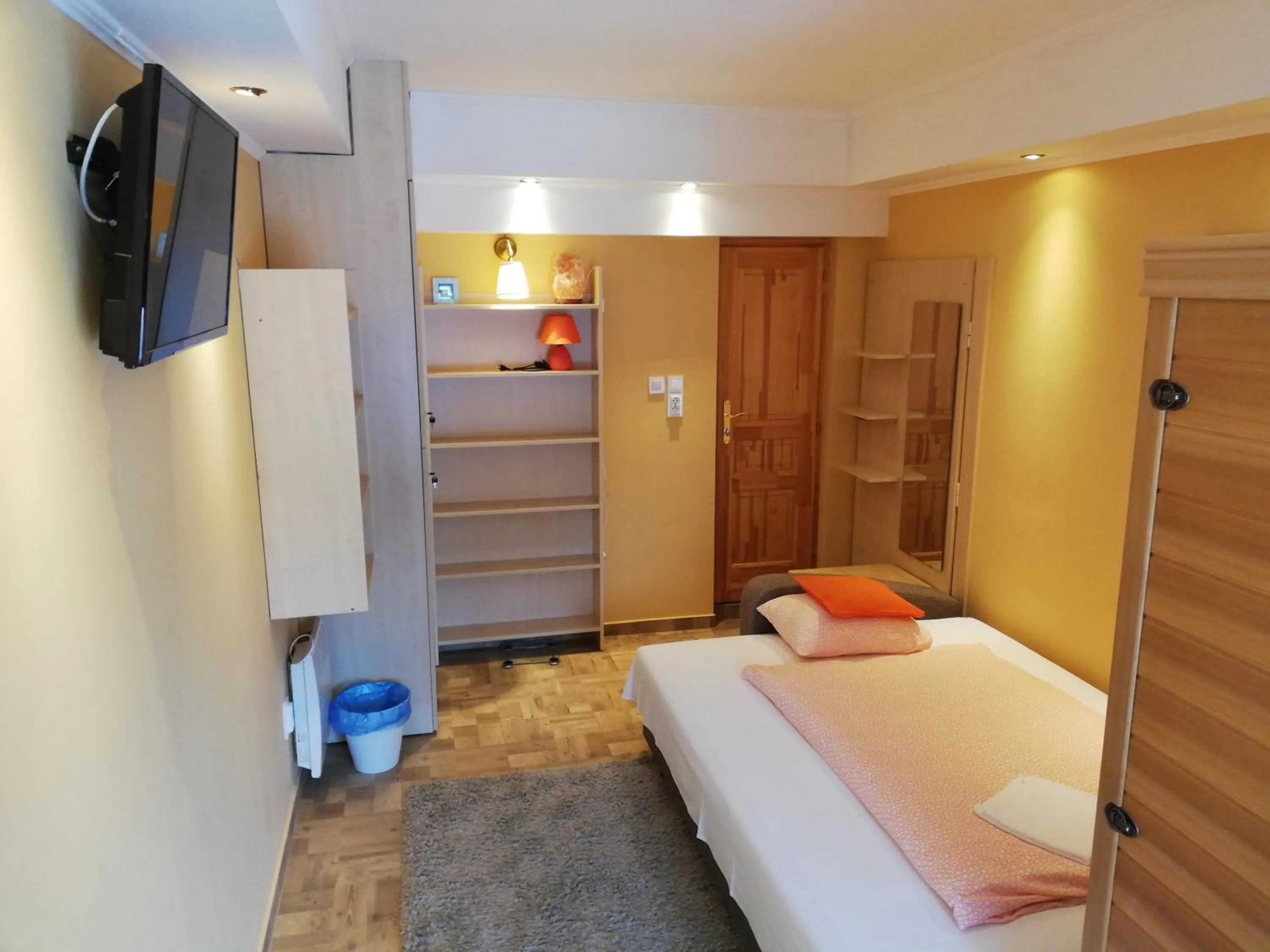 Studio with Garden View - single occupancy in Lótuszvirág Vendégház