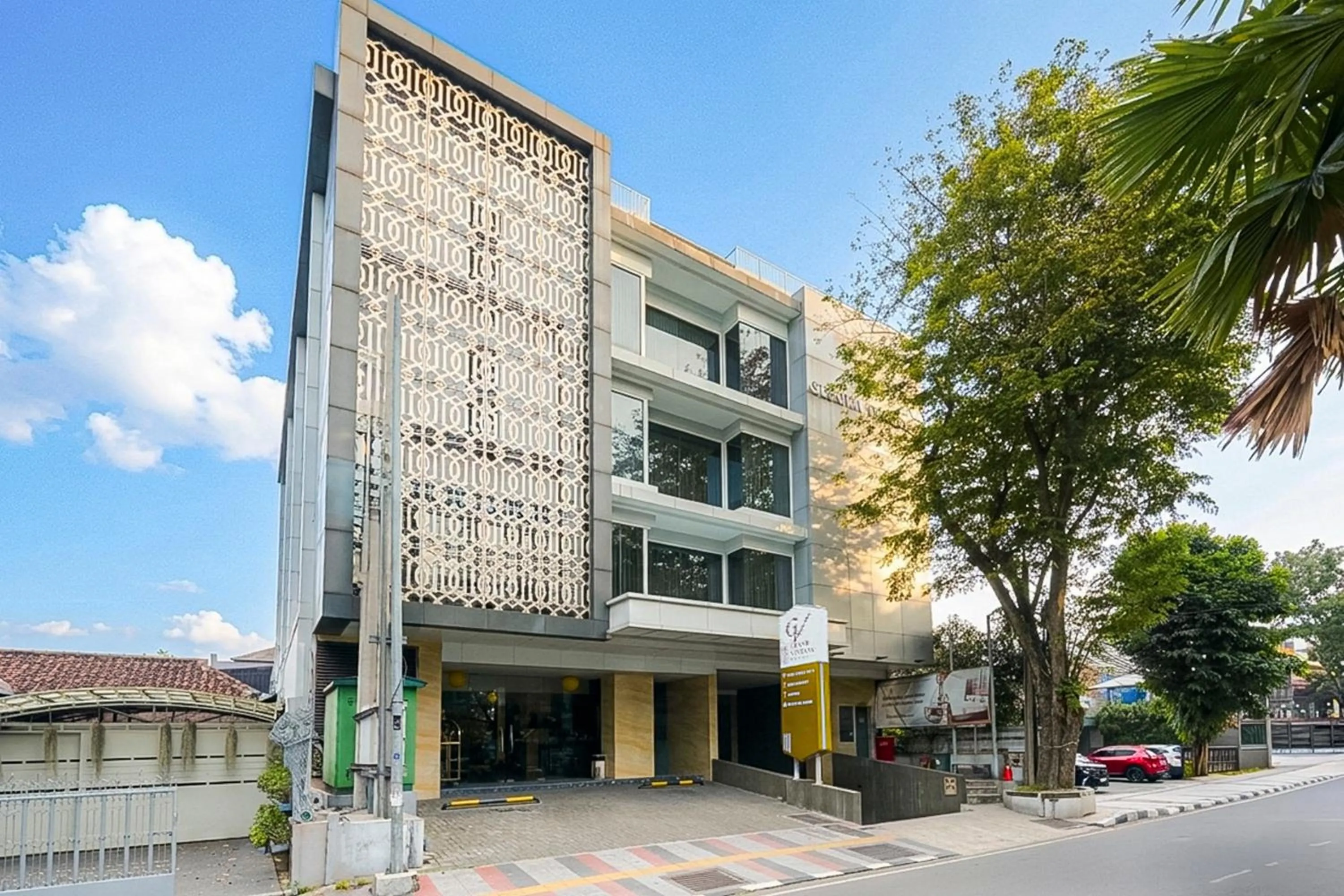 Facade/entrance in Sunerra Express Grand Viveana Bandung