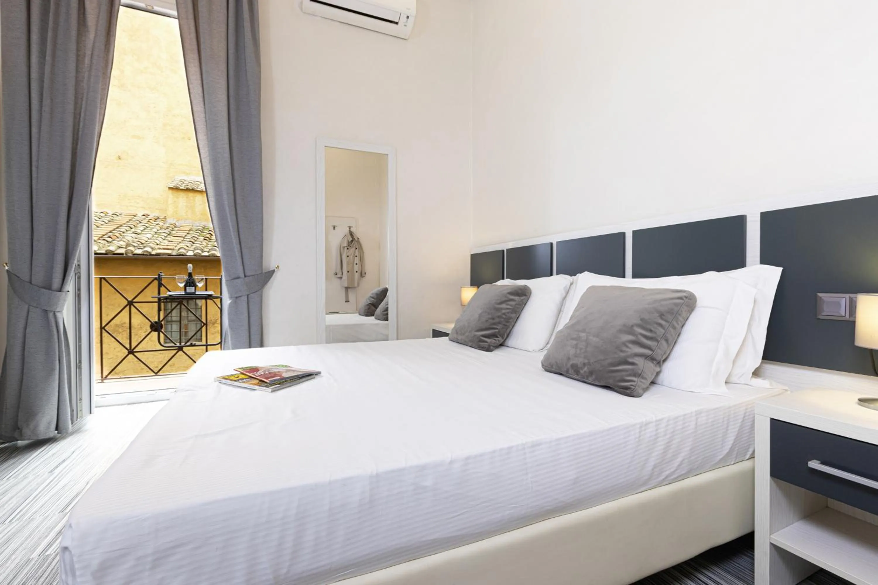 Bedroom, Bed in Spagna Boutique