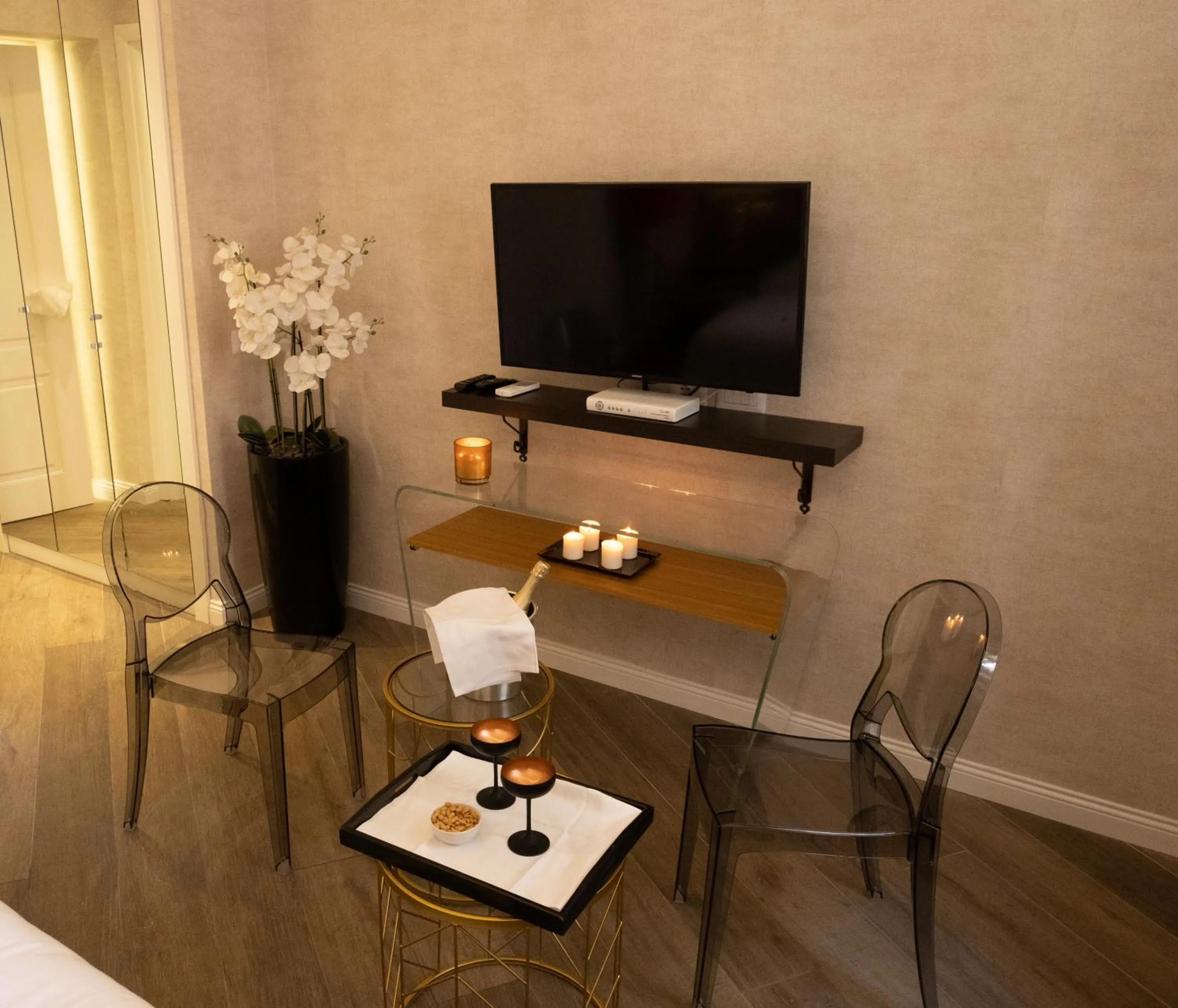 Decorative detail in Spagna Boutique