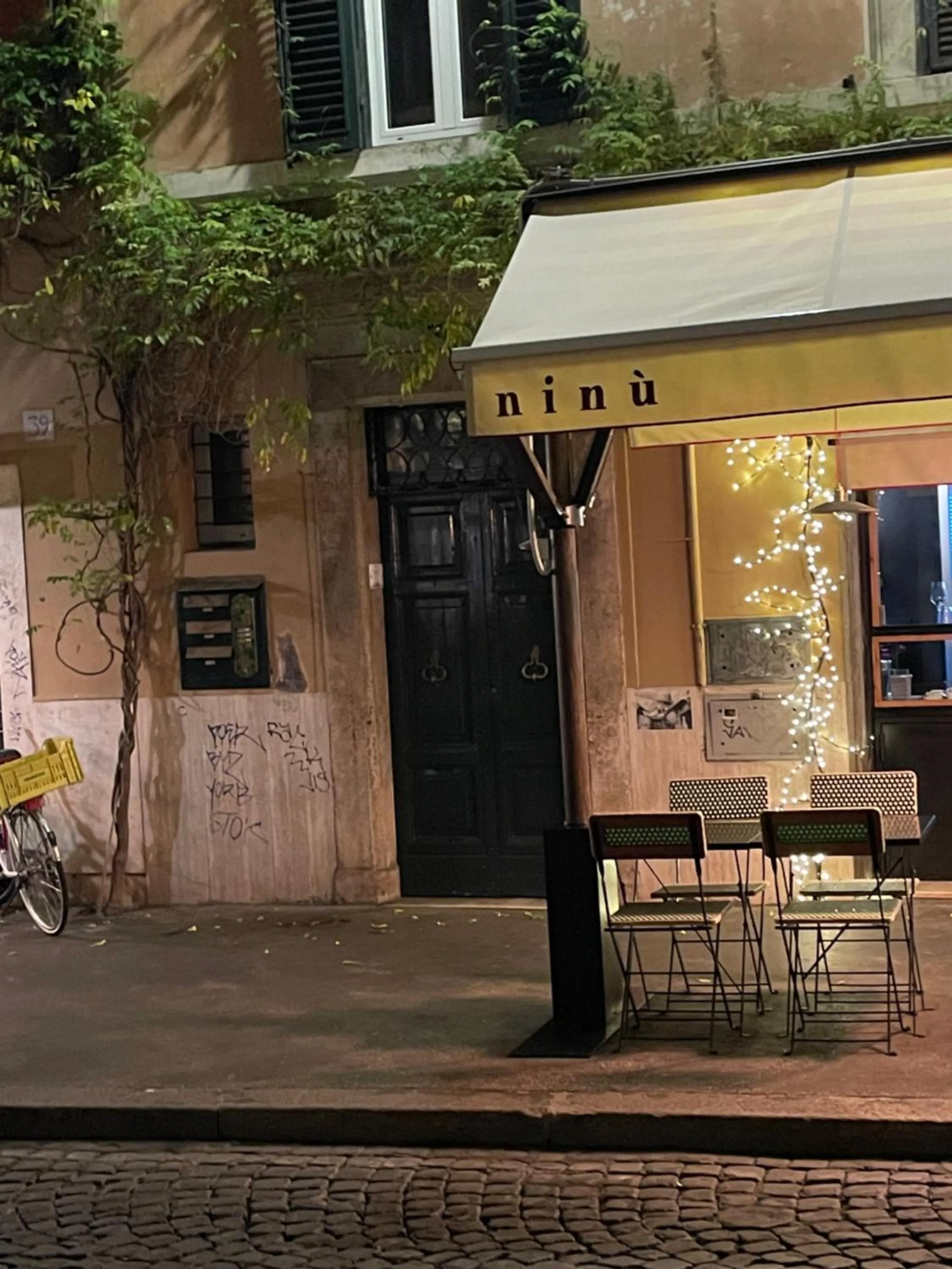 Property building in Spagna Boutique