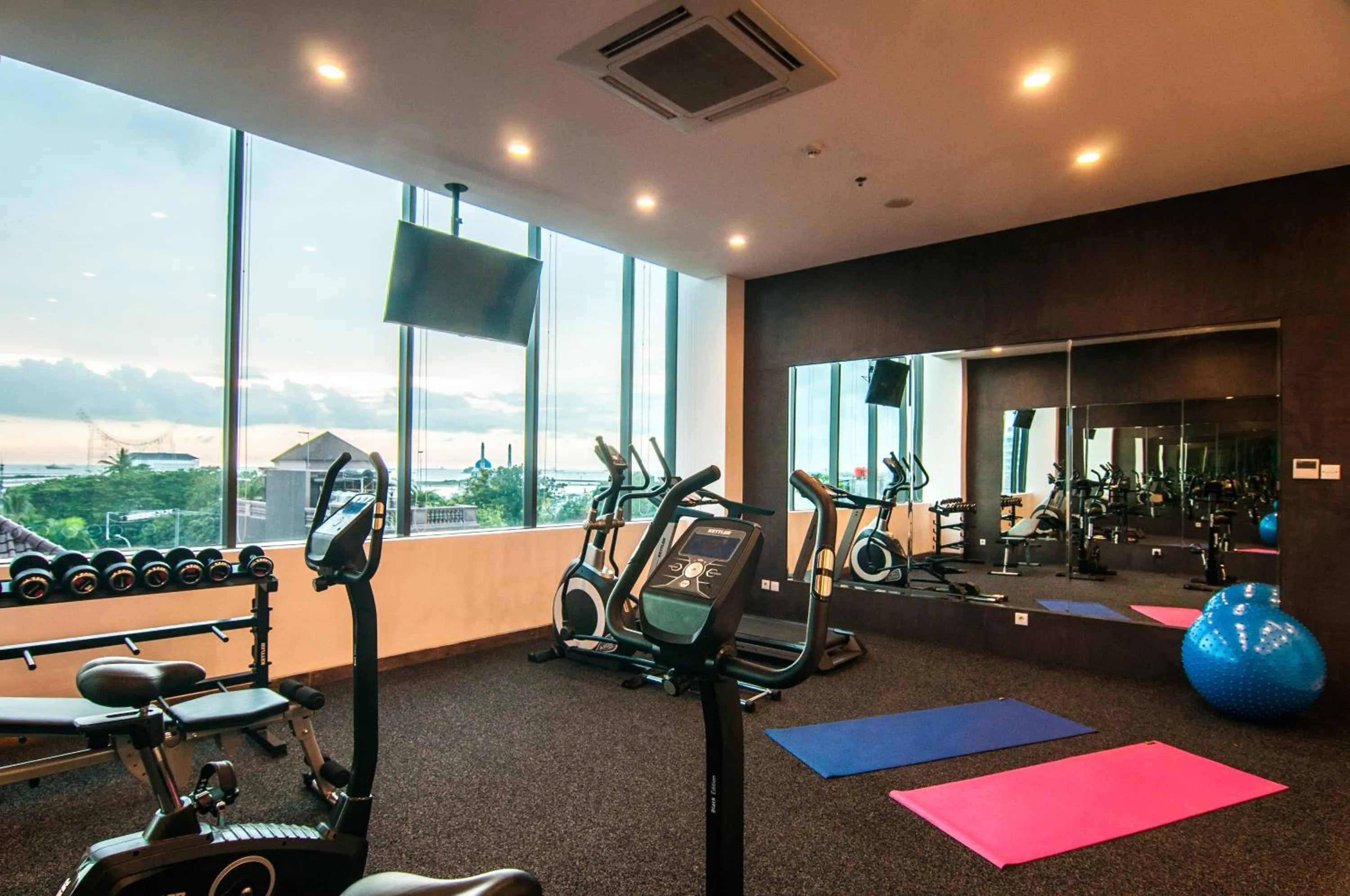 Fitness centre/facilities in Arthama Hotels Makassar