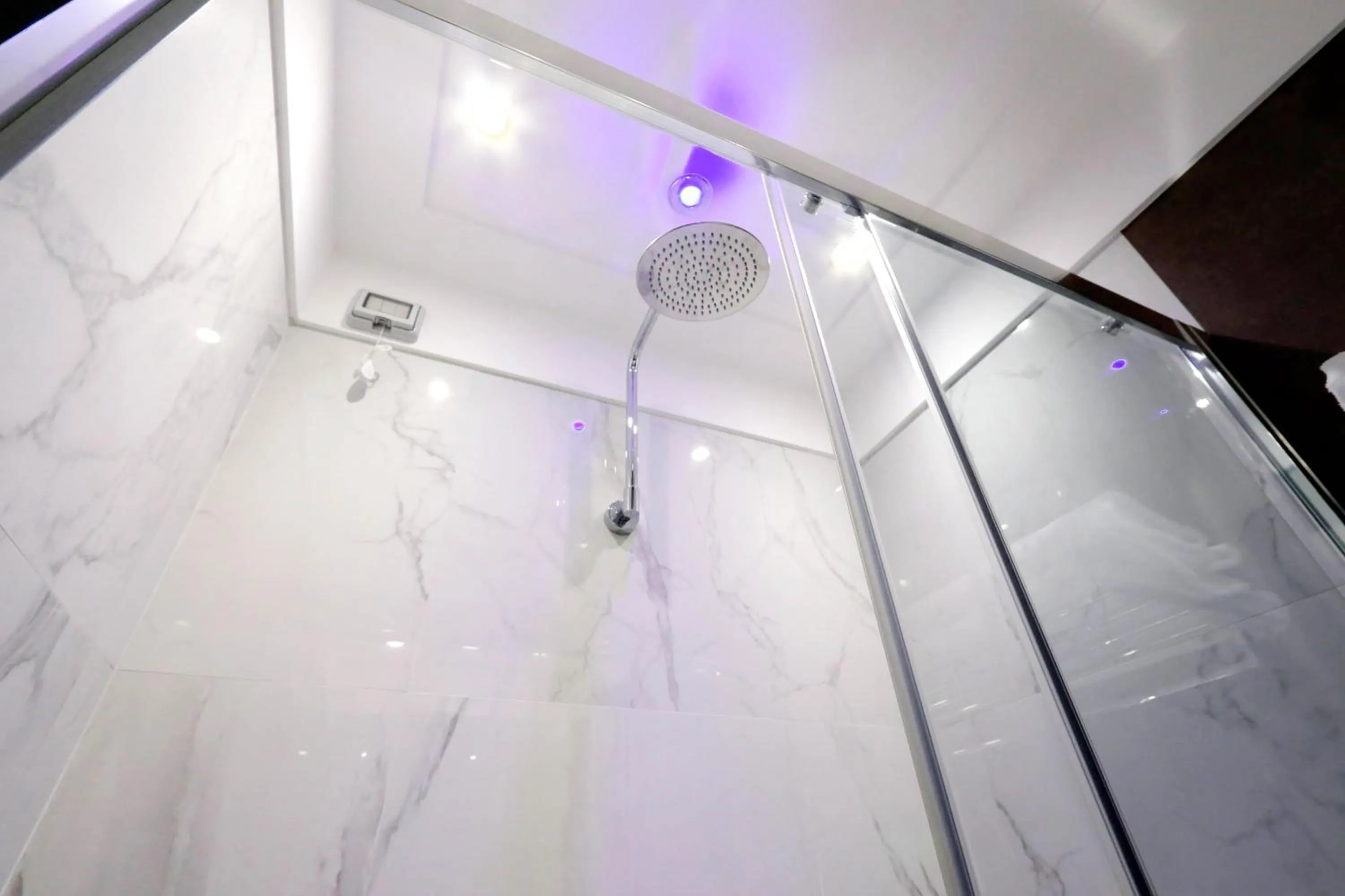 Shower in Piazza Venezia Grand Suite