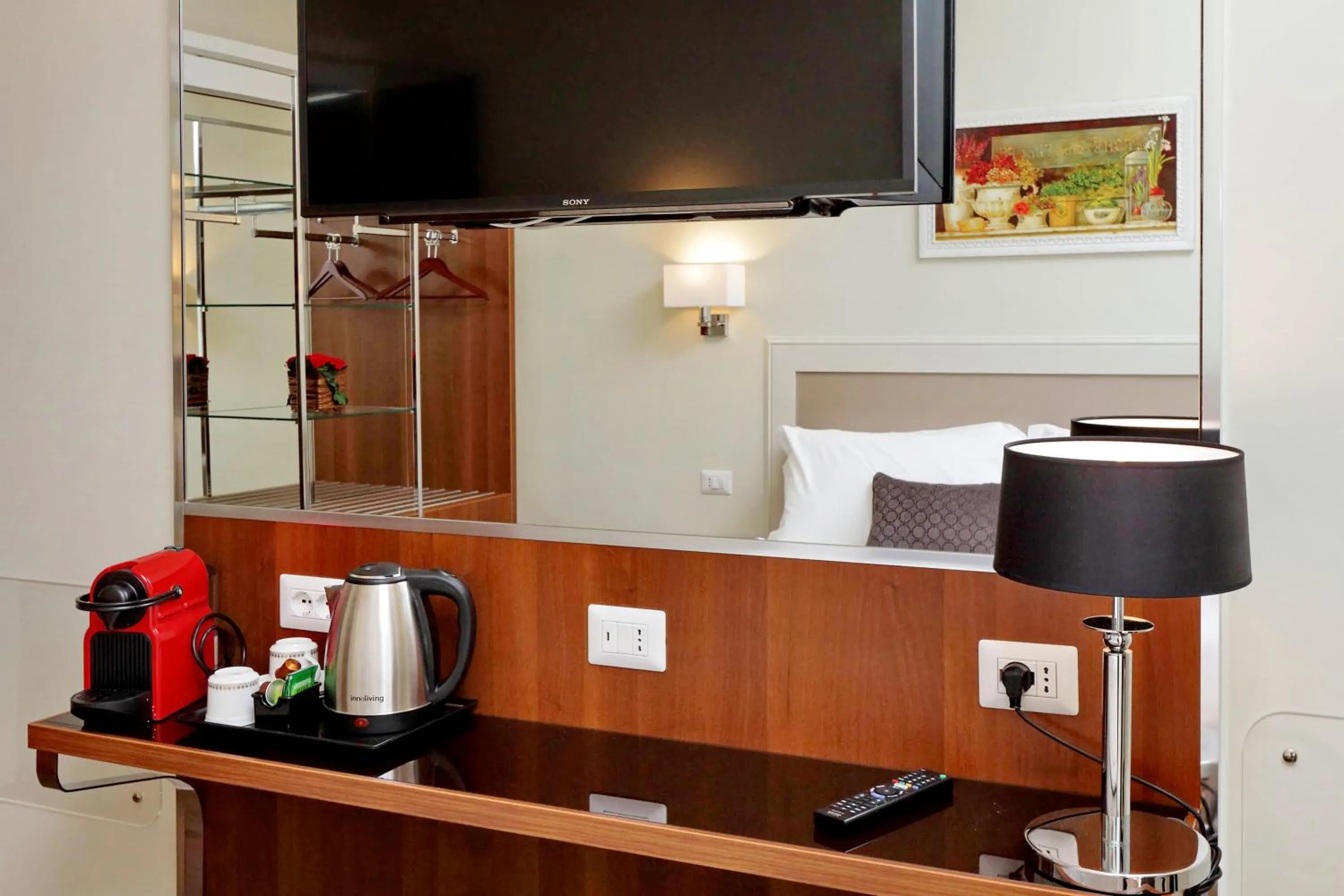 Coffee/tea facilities, Bed in Piazza Venezia Grand Suite