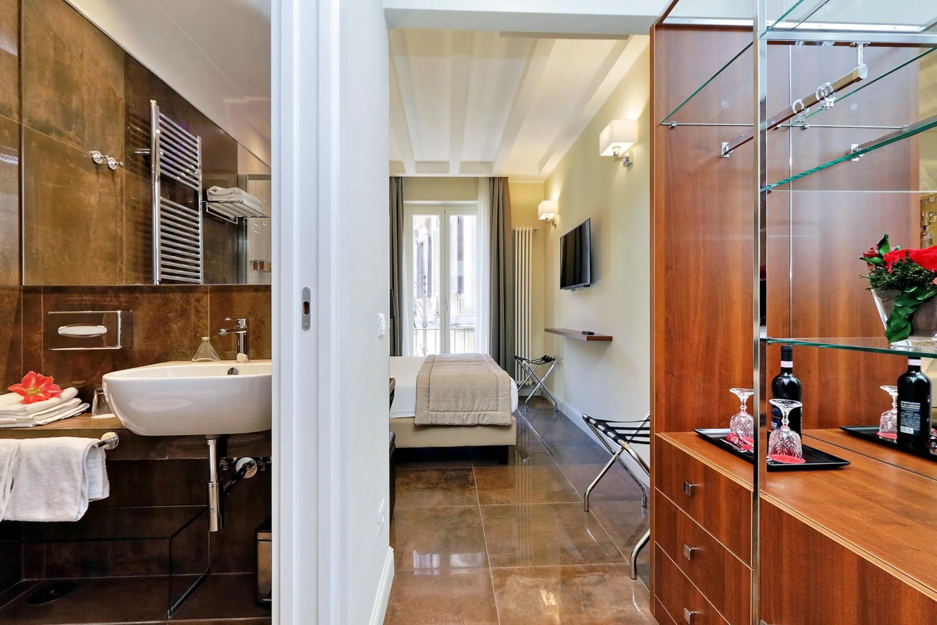 Photo of the whole room, Bed in Piazza Venezia Grand Suite