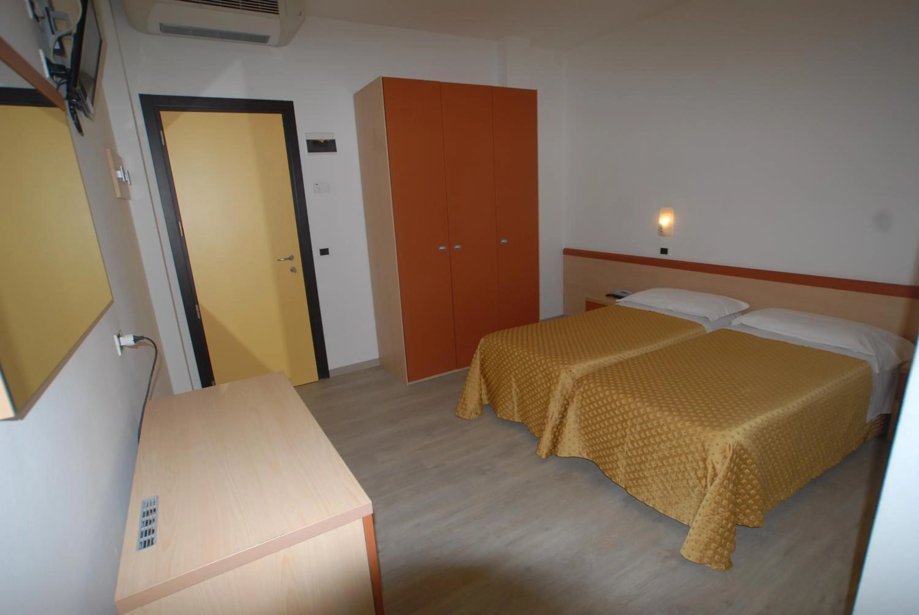 Shower, Bed in Hotel Tilmar