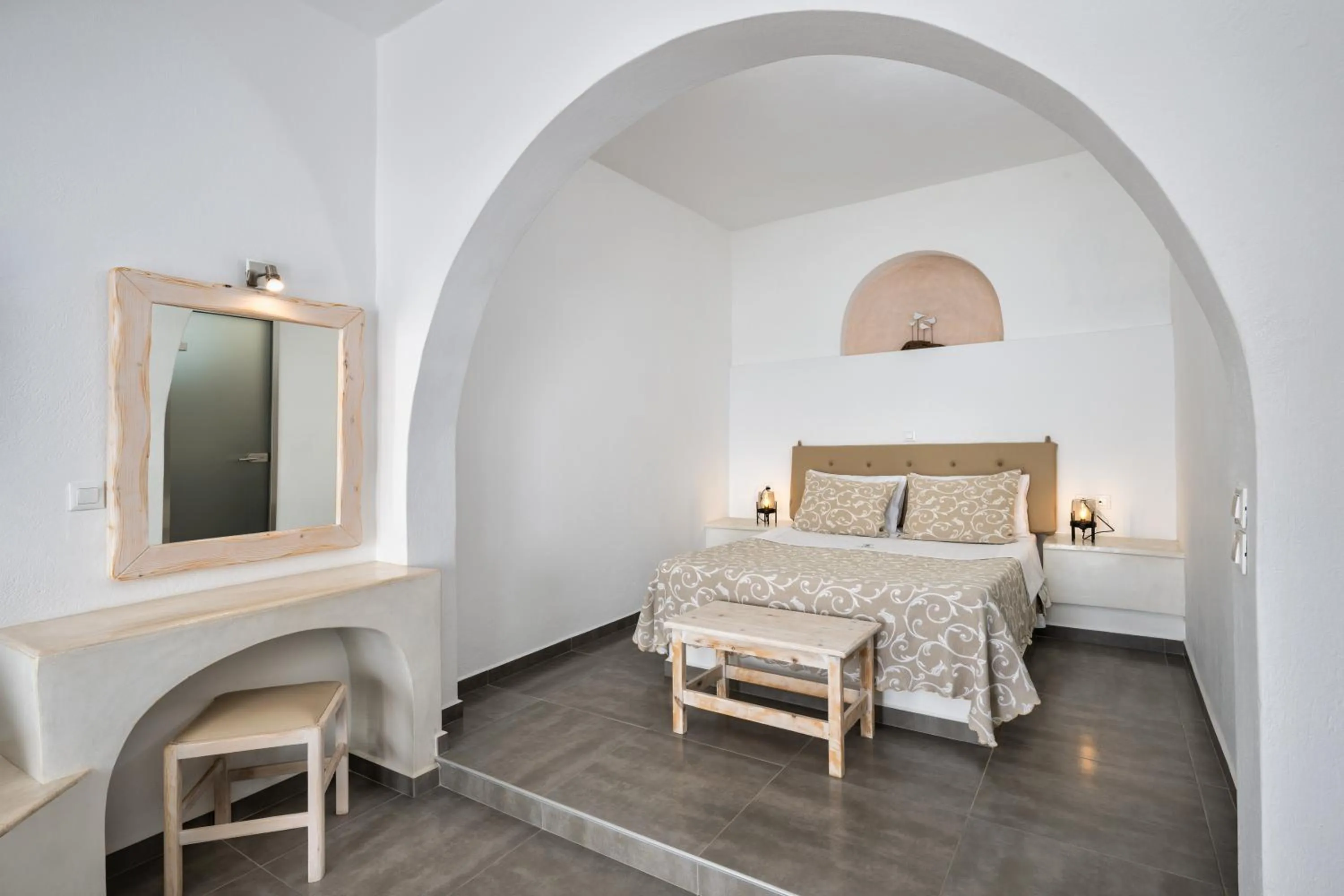 Bed in Villa Thiranthemis