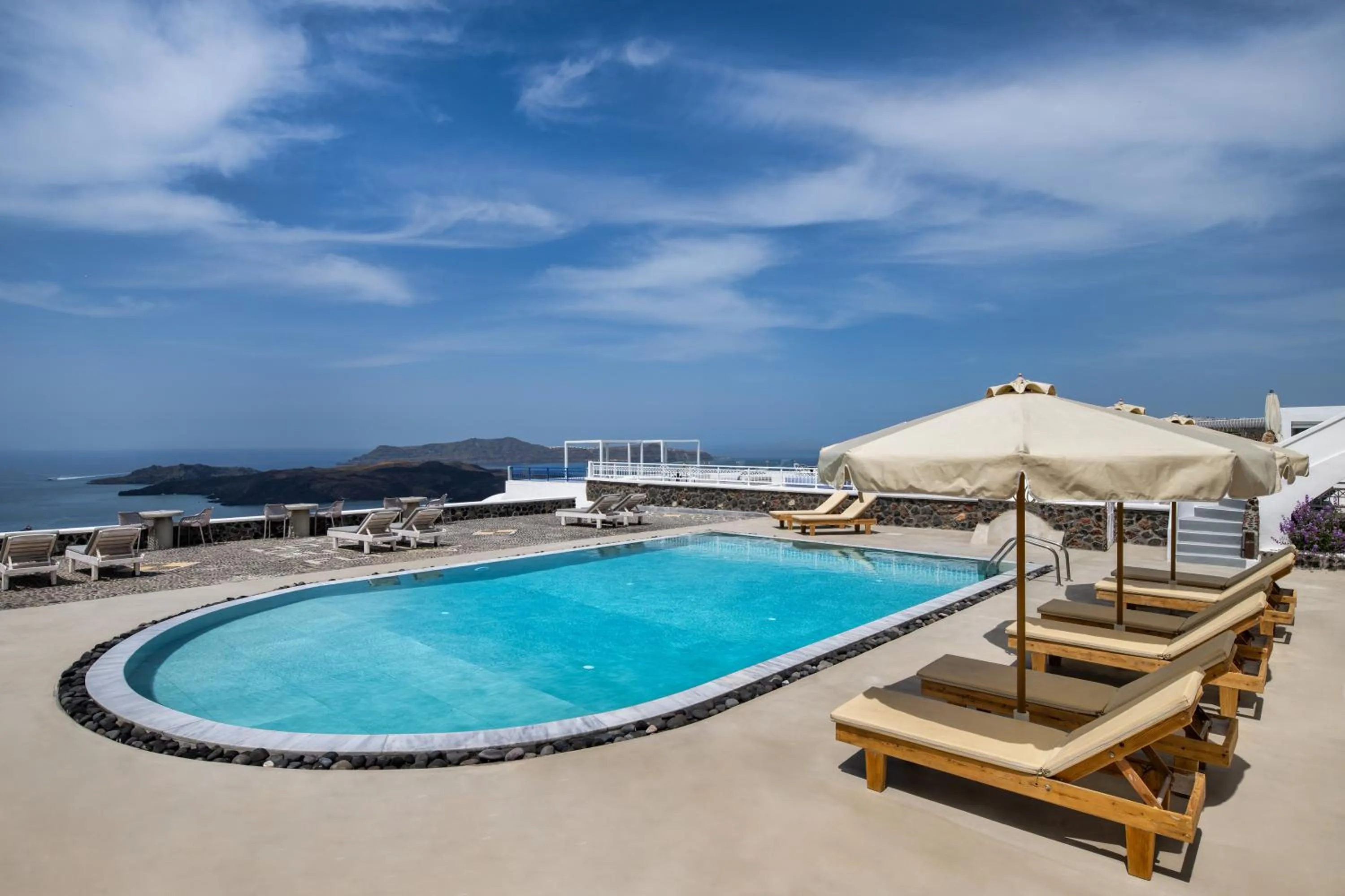 Swimming pool in Villa Thiranthemis