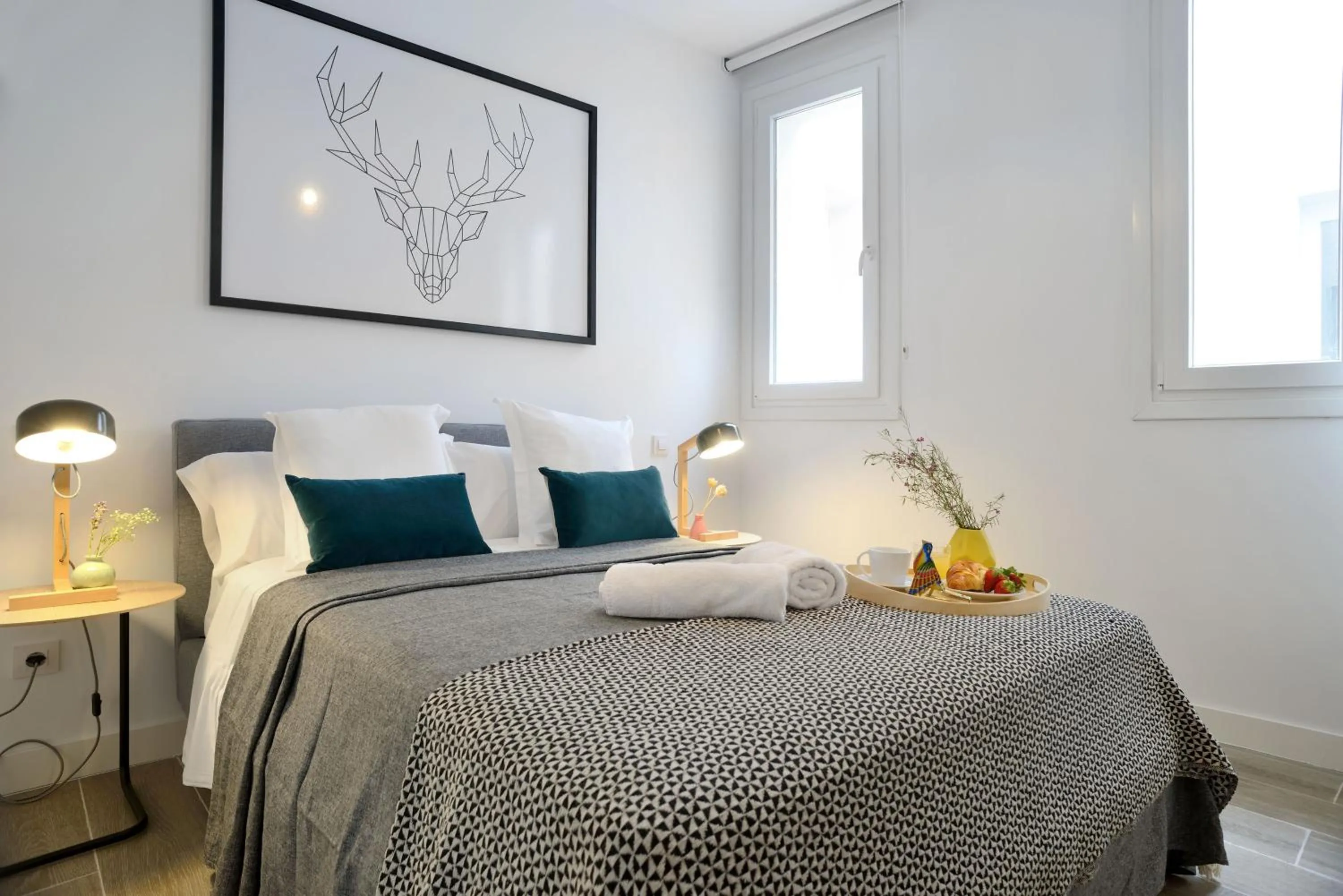 Property building, Bed in nQn Aparts & Suites Madrid