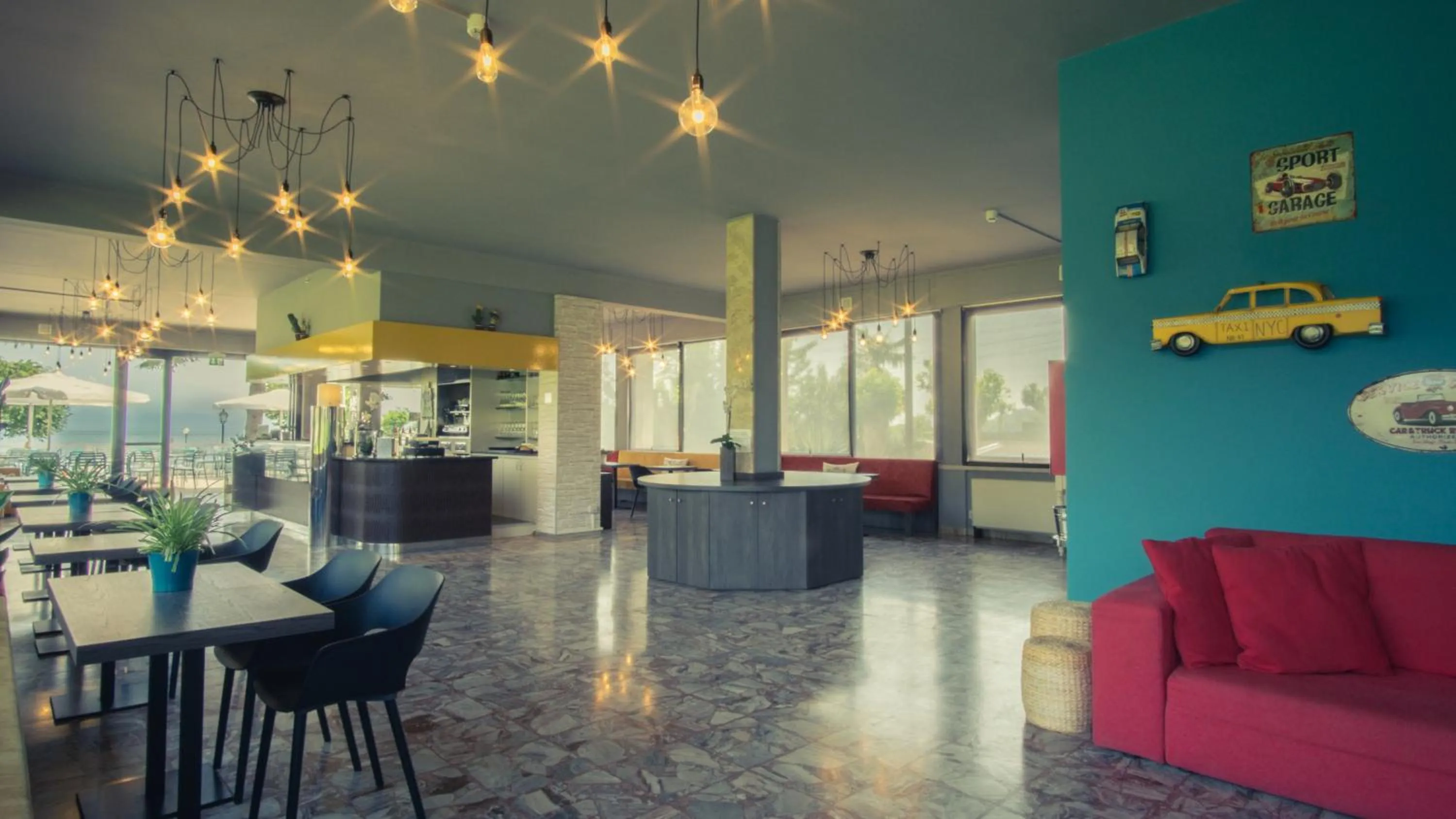 Lounge or bar in Lake Garda Beach Hostel