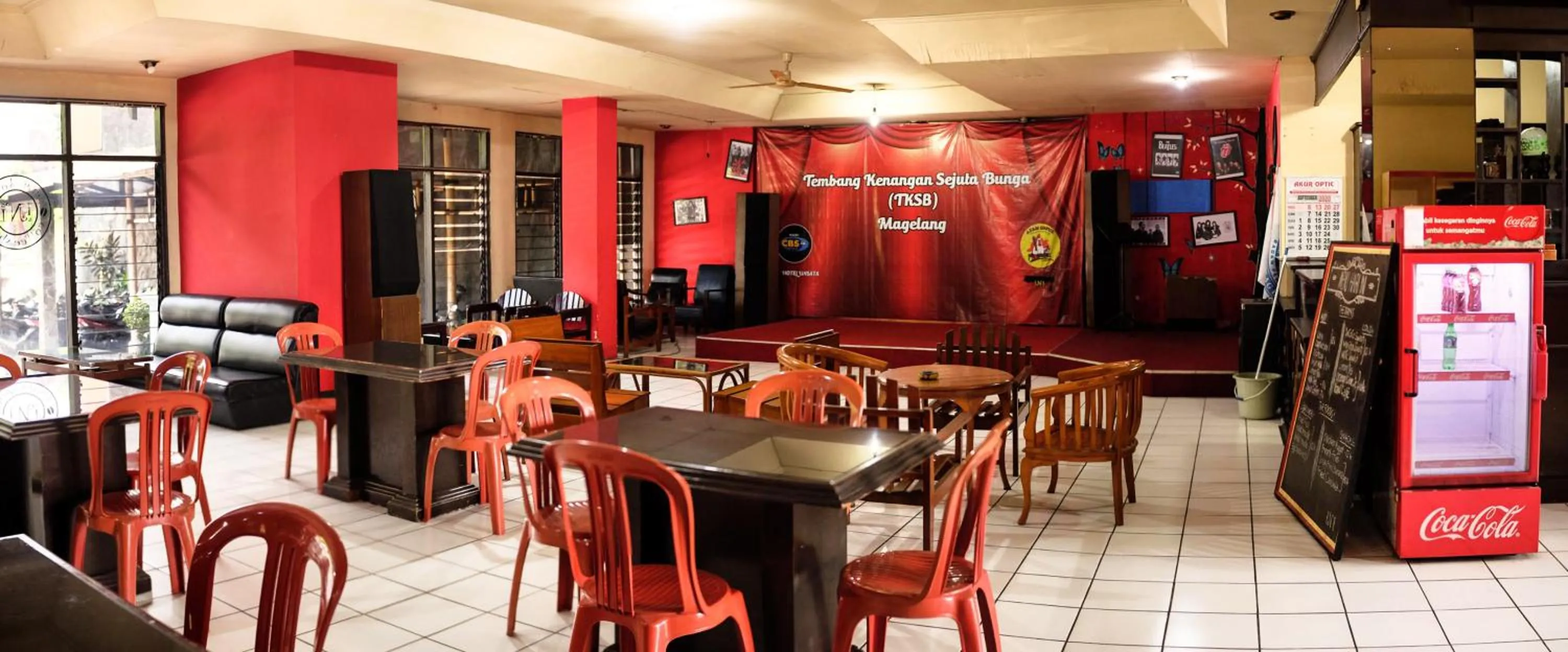 Restaurant/places to eat in Hotel Wisata