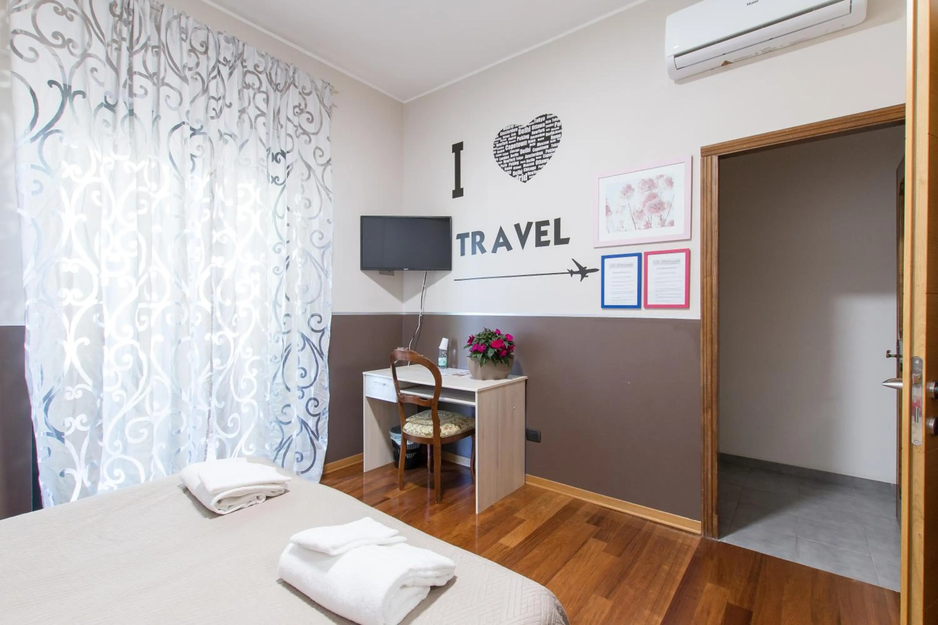 Photo of the whole room, Bed in Villa Boninsegna - Wine Enoteca Verdi -