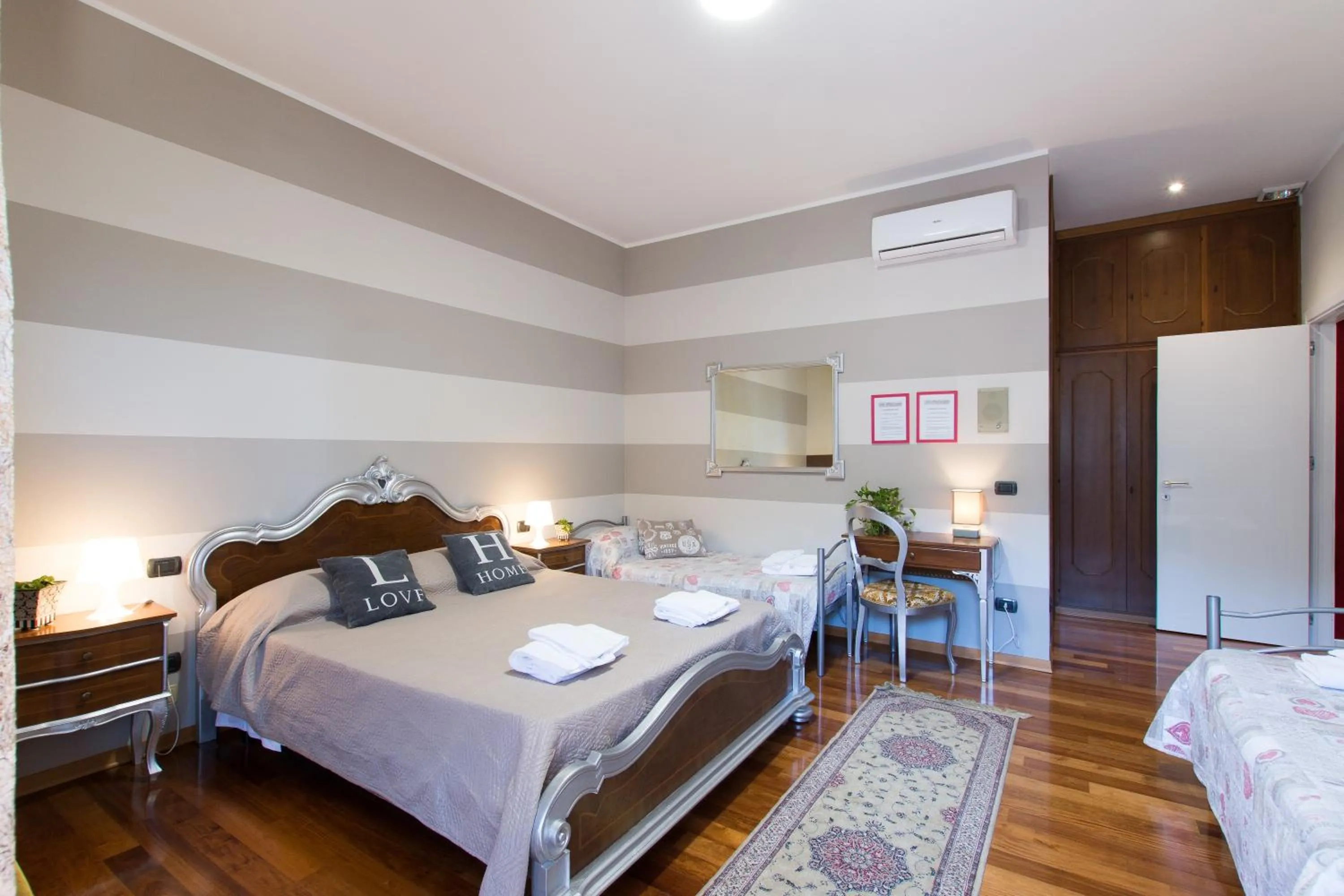 Photo of the whole room, Bed in Villa Boninsegna - Wine Enoteca Verdi -