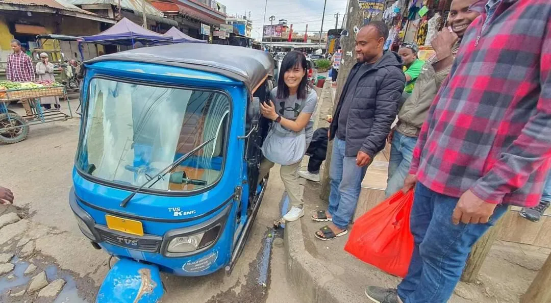 People in Endasawa Tree Lodge