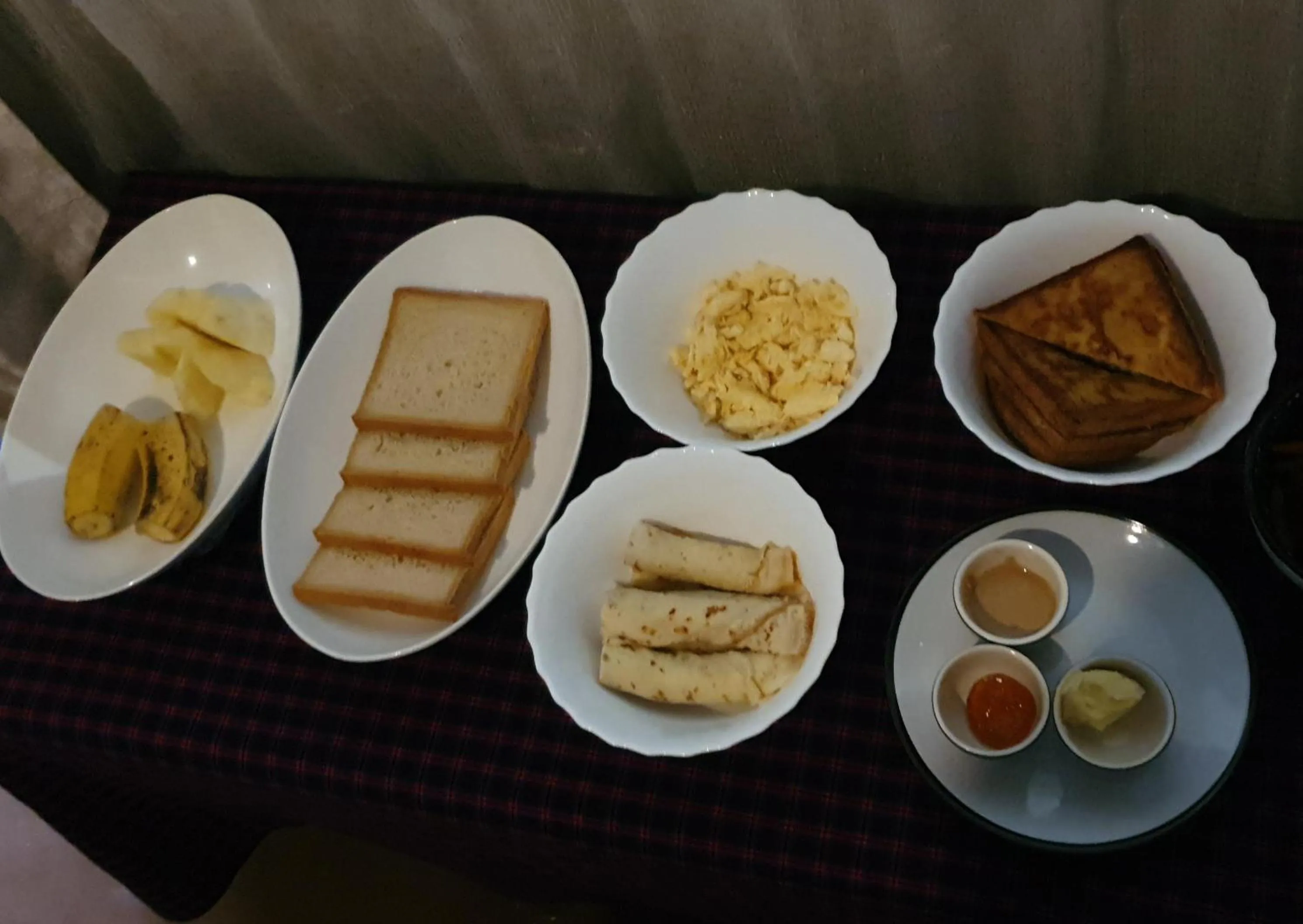 Breakfast in Endasawa Tree Lodge