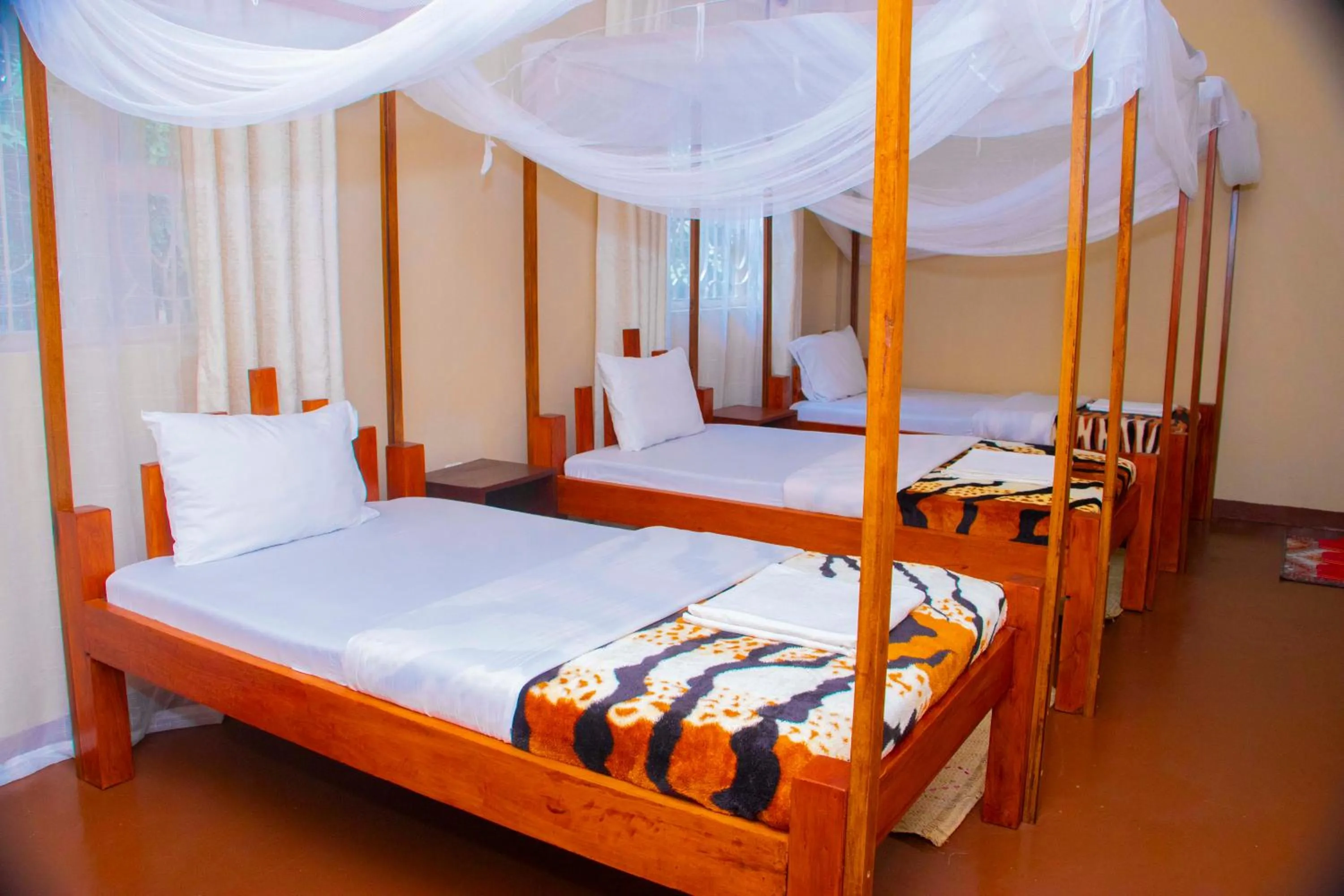 Bed in Endasawa Tree Lodge