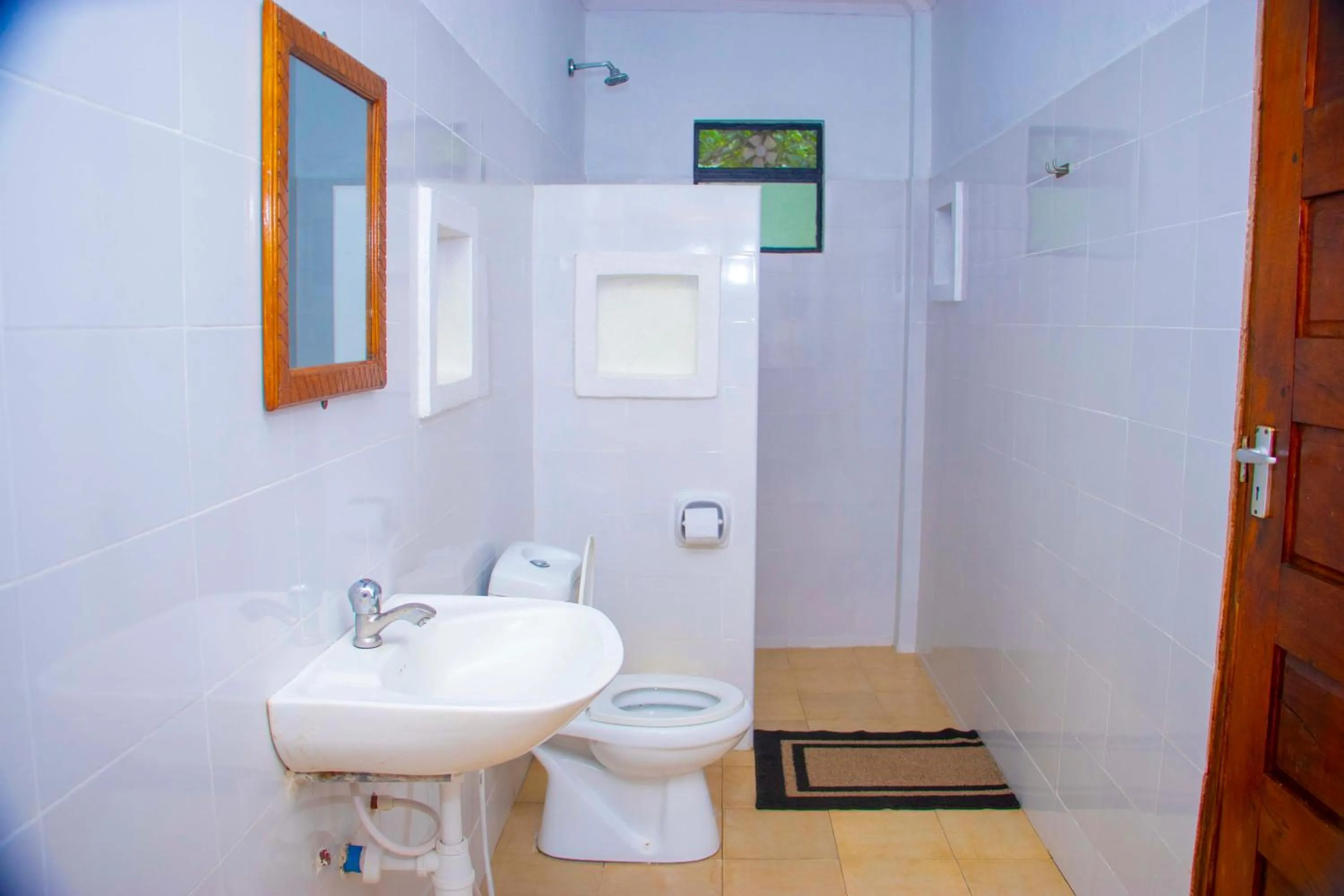 Shower in Endasawa Tree Lodge