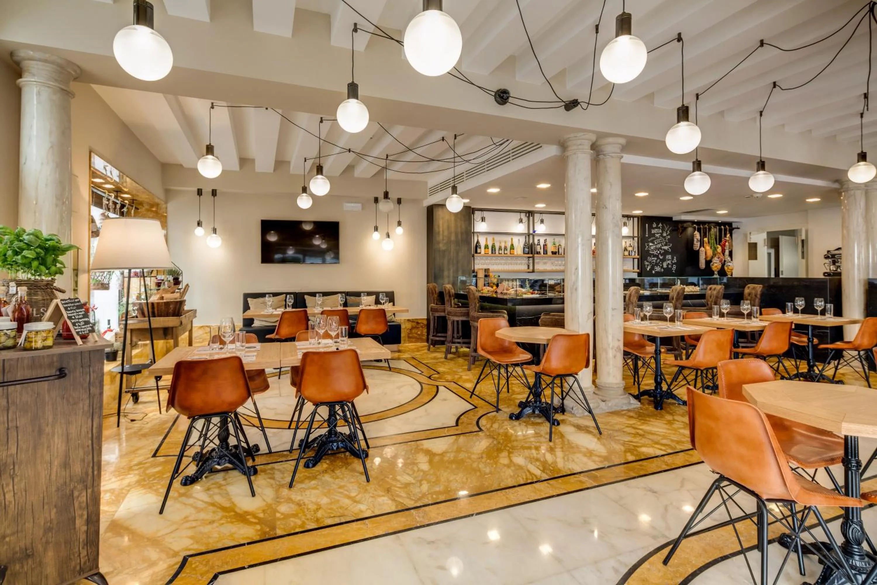 Restaurant/places to eat in BW Premier Collection CHC Continental