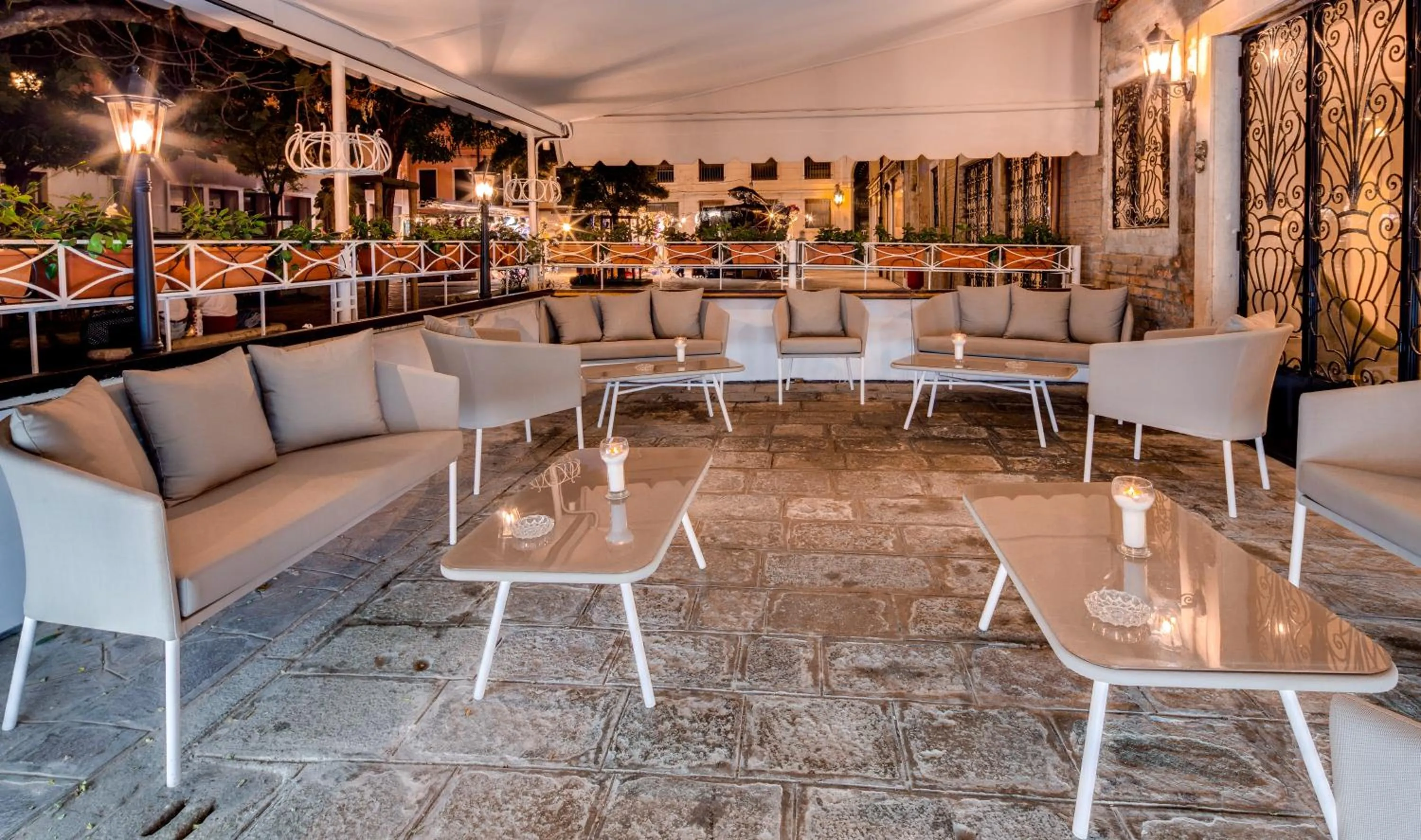 Patio in BW Premier Collection CHC Continental