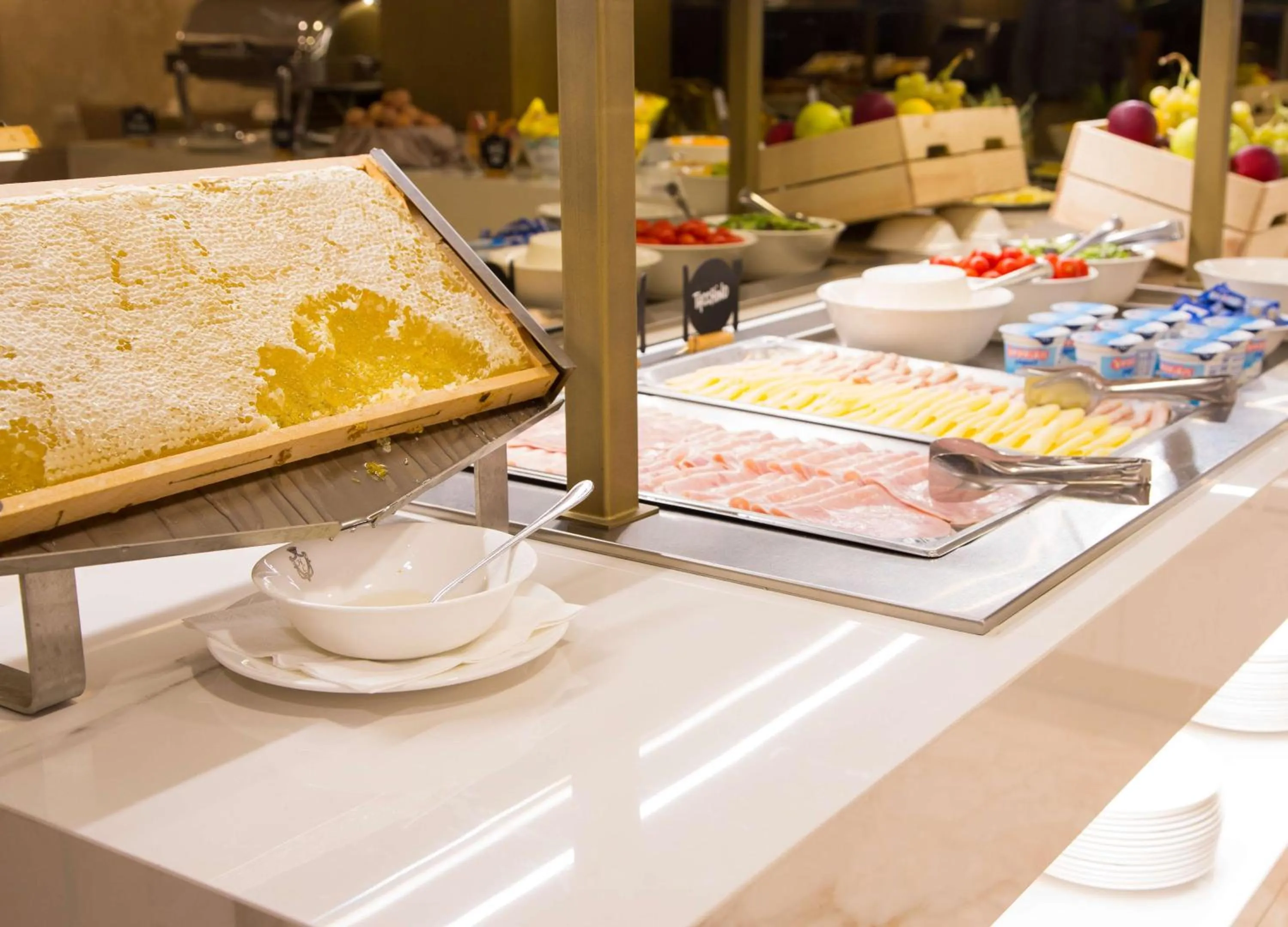 Restaurant/places to eat in BW Premier Collection CHC Continental