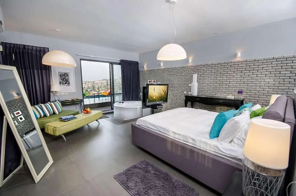 Bed in The Fifties suites