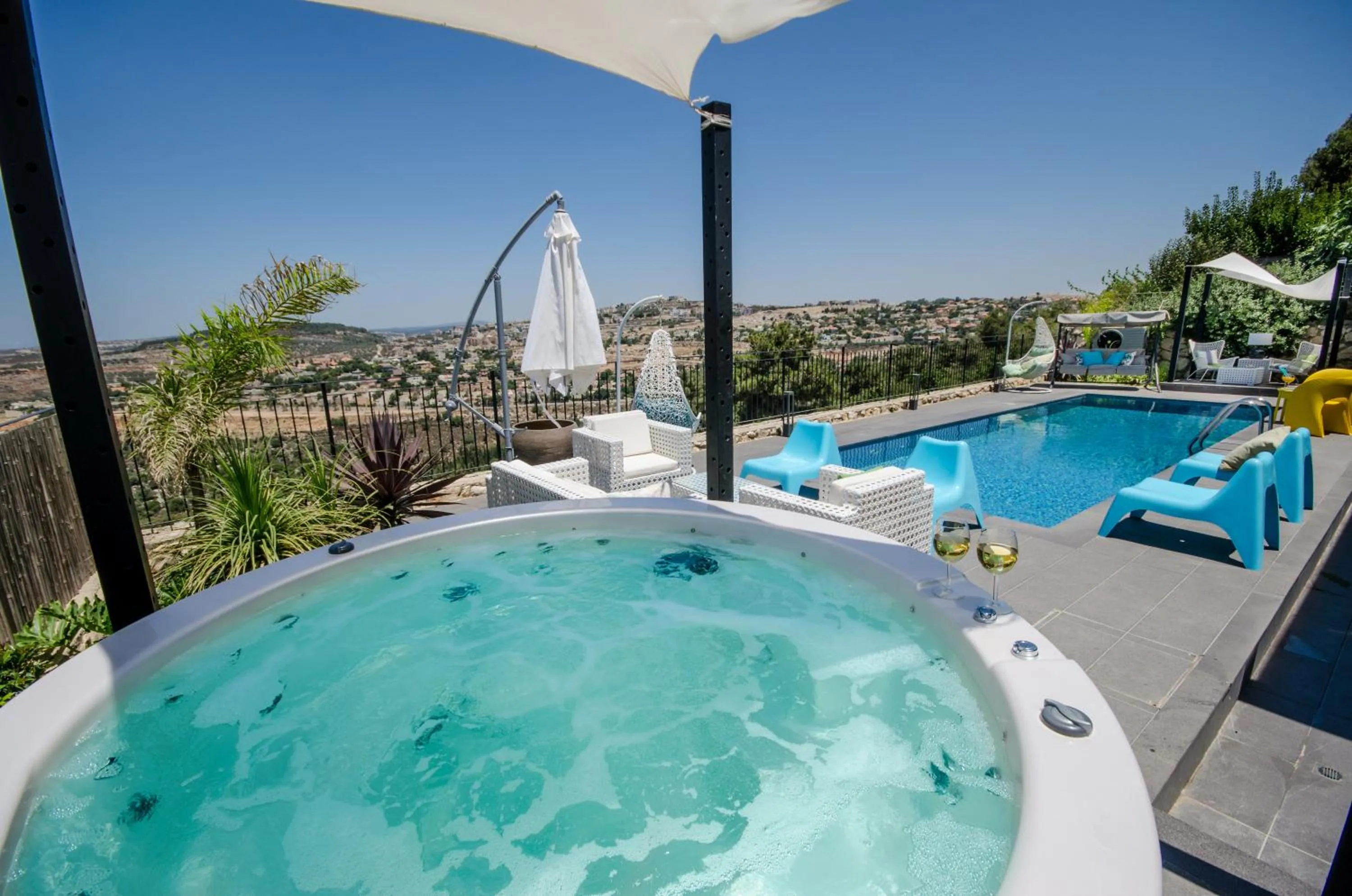 Hot Tub in The Fifties suites