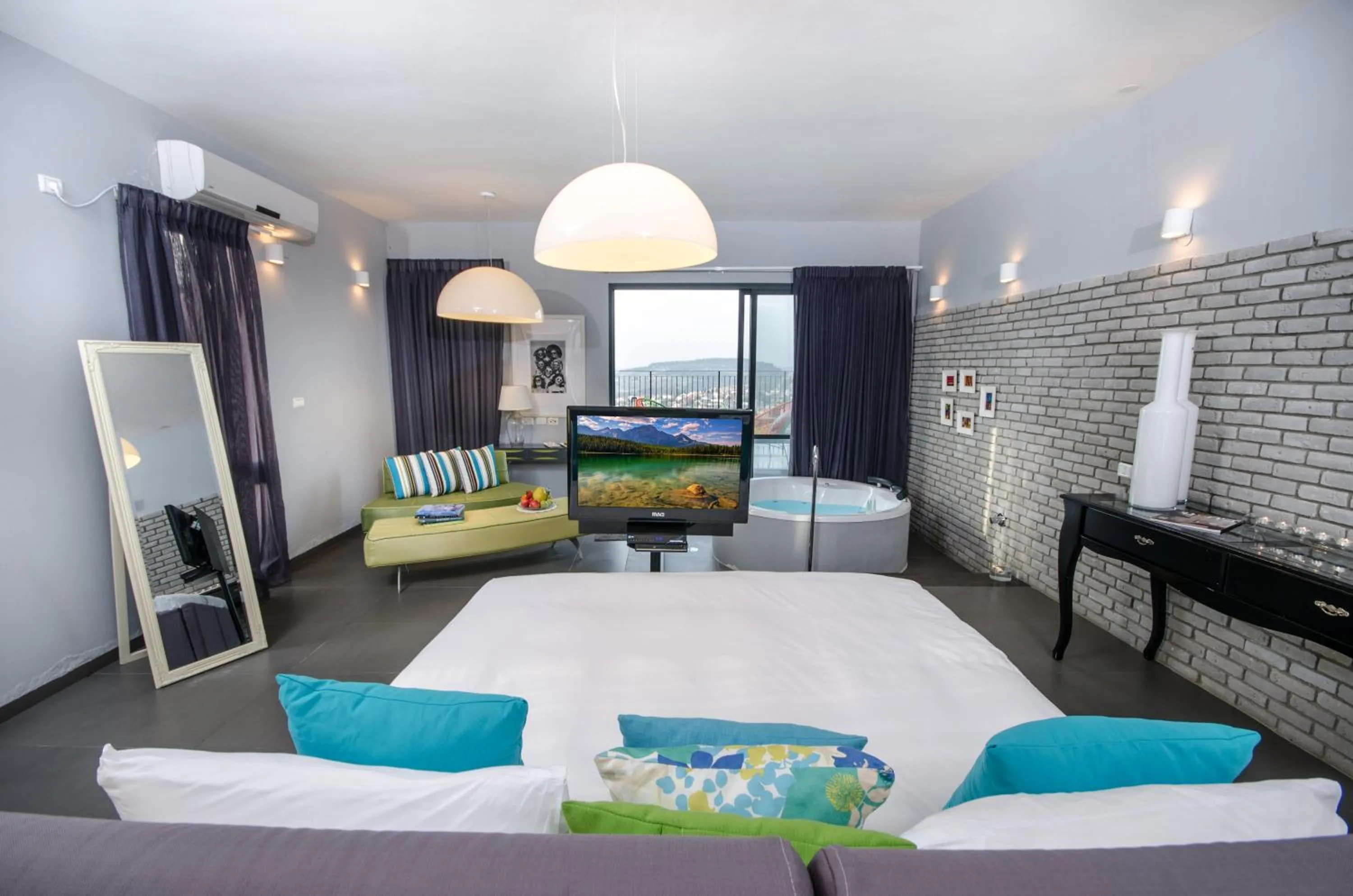 Bed in The Fifties suites