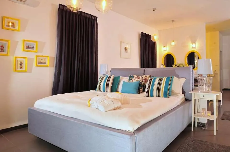 Bed in The Fifties suites