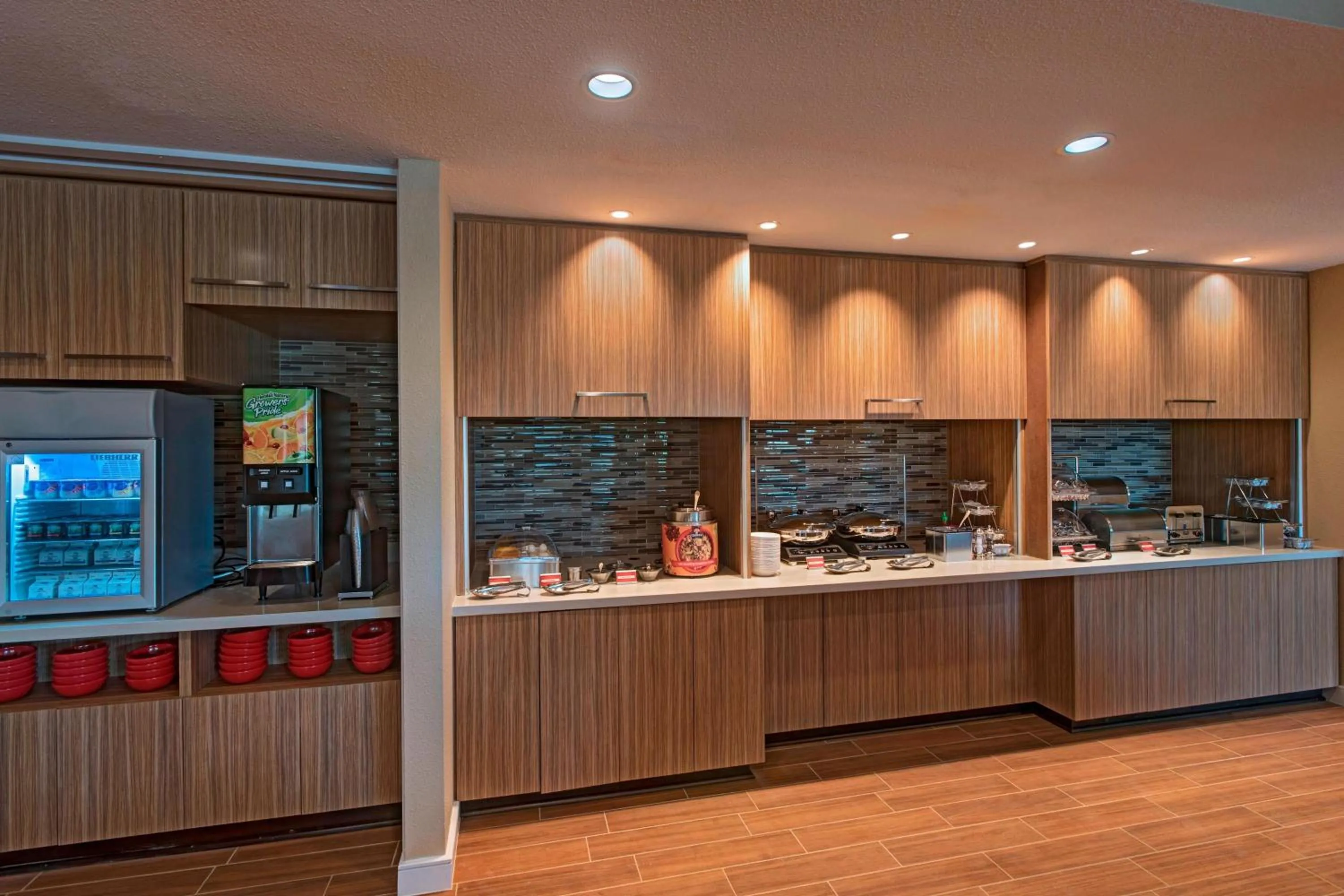 Breakfast in TownePlace Suites by Marriott Columbia