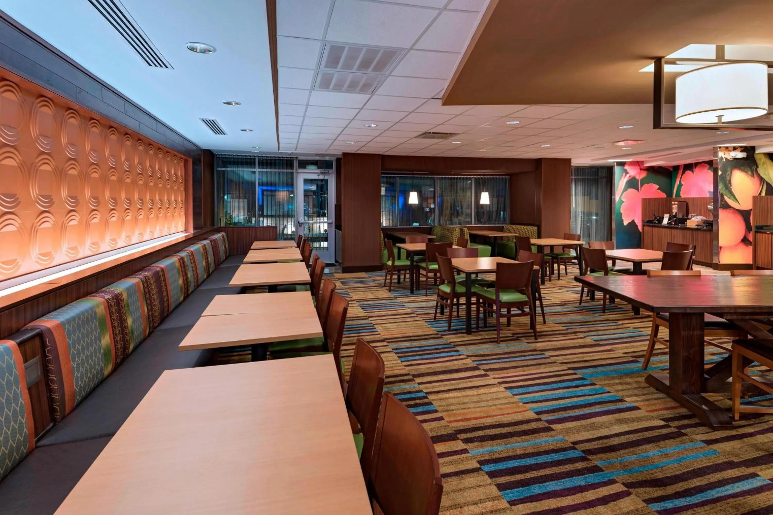 Restaurant/places to eat in Fairfield Inn & Suites by Marriott Dublin