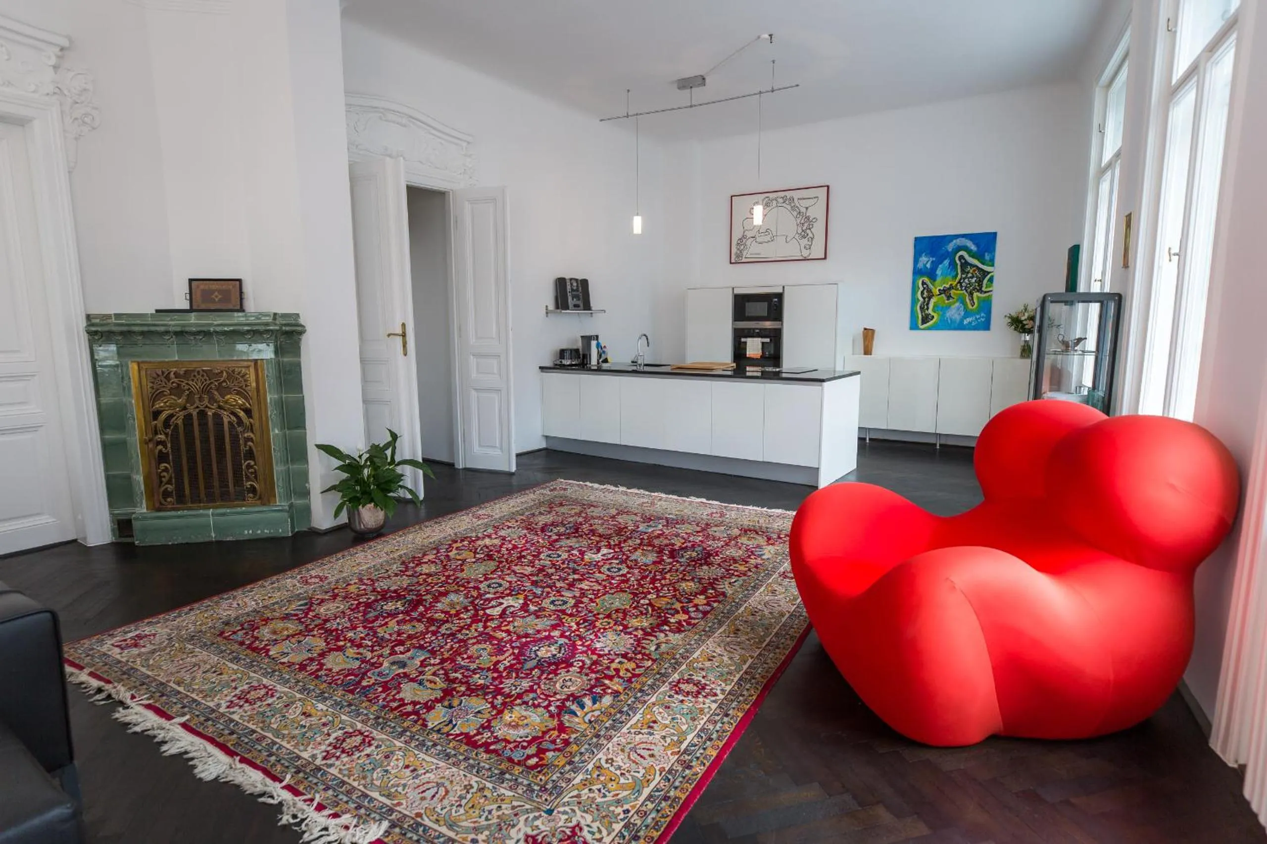 Grand Soho Apartment
