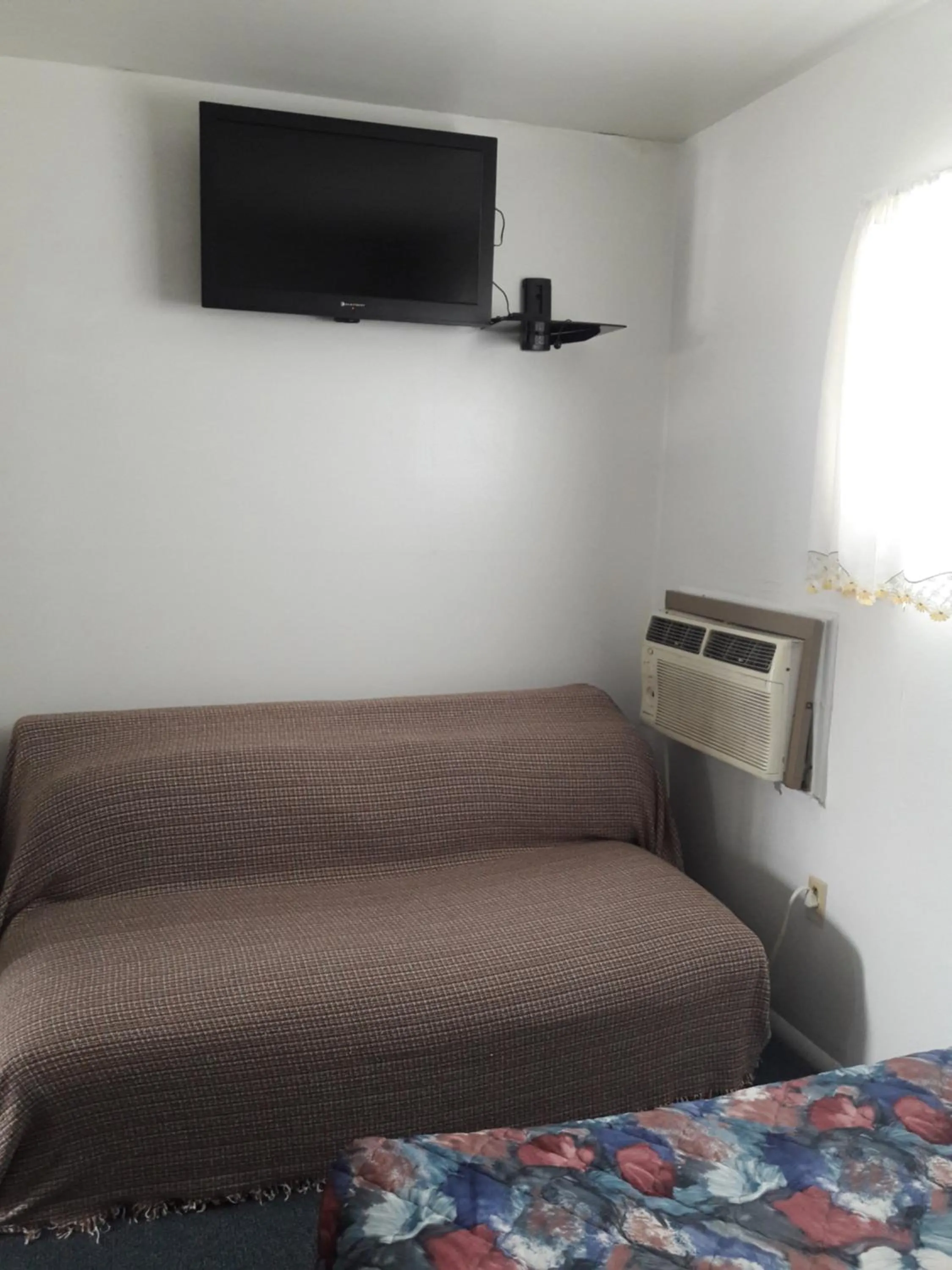Suitcase Motel & Travel