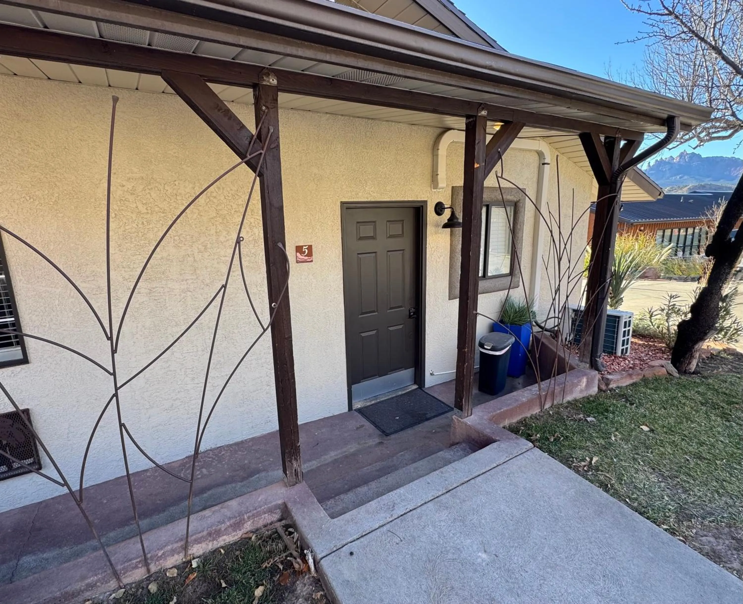 Property building in Red Rock Inn Cottages