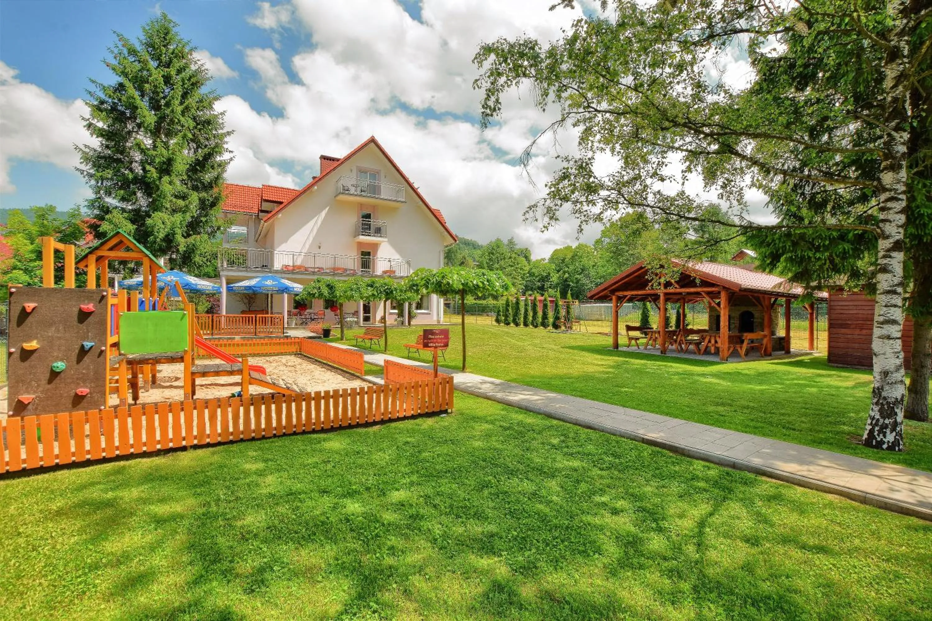 Property building in Willa Roma