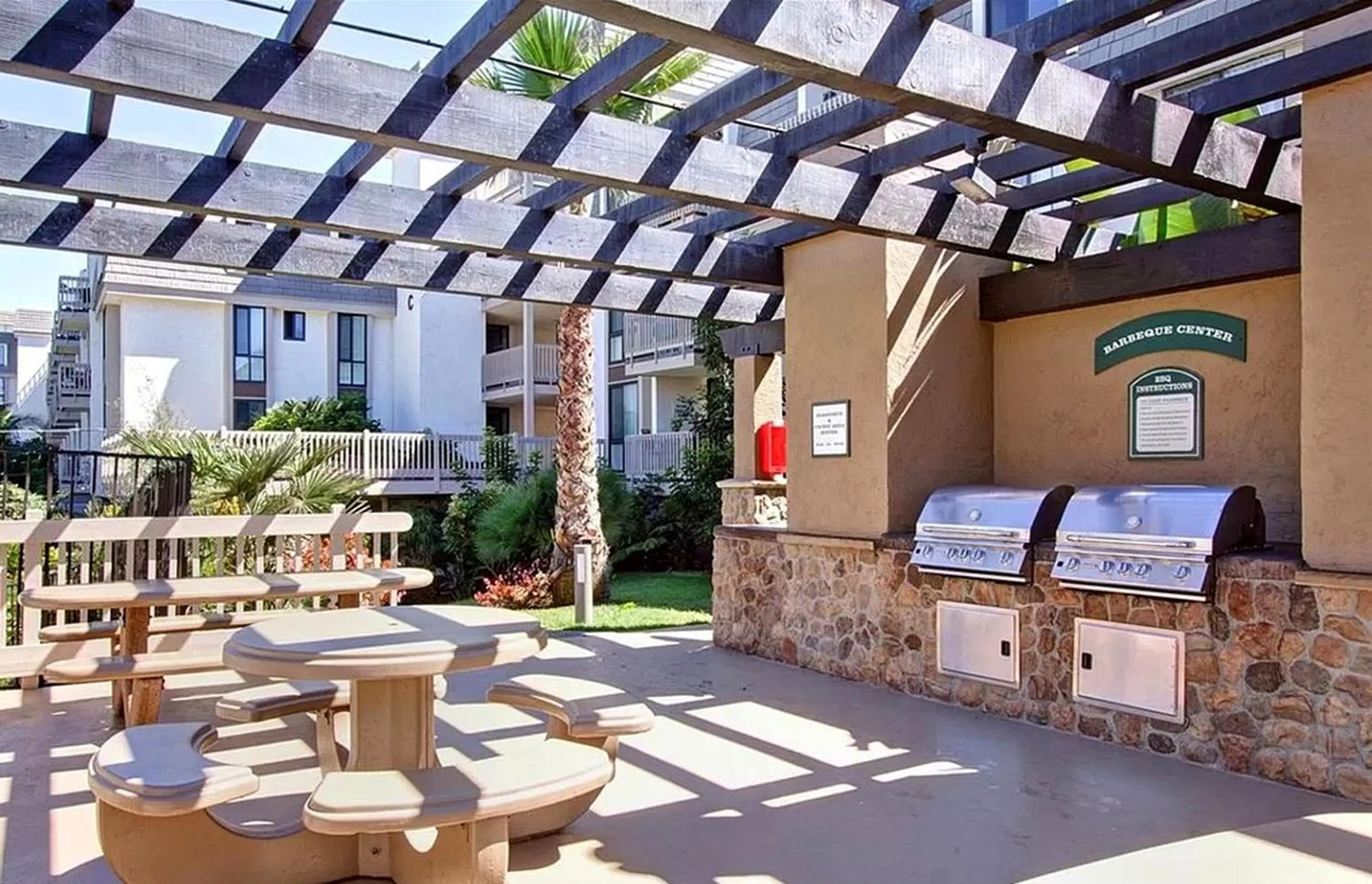 BBQ facilities in Beachside Retreat