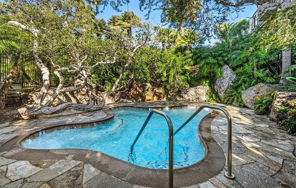 Hot Tub in Beachside Retreat