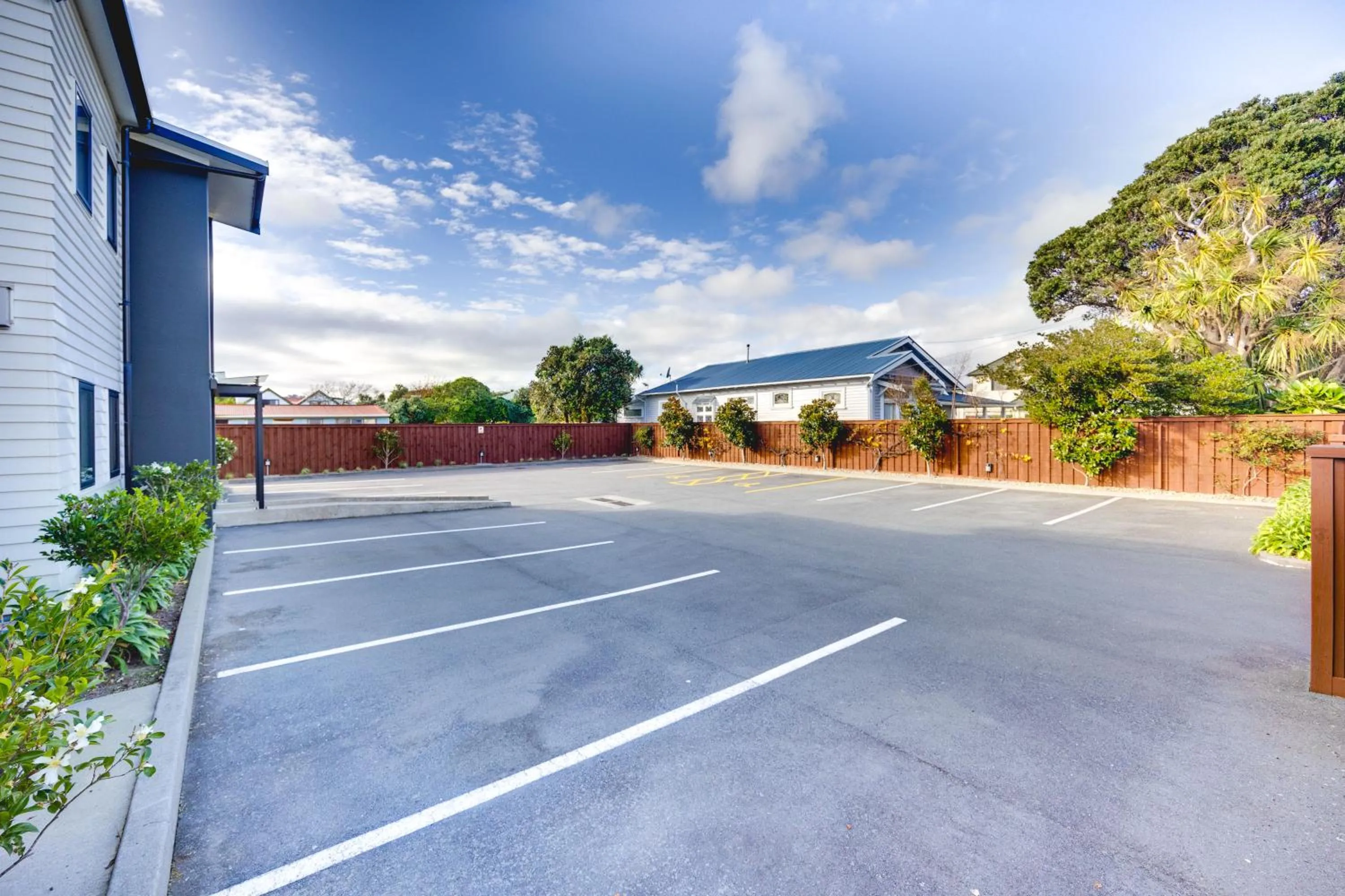 Parking in Ava Lodge