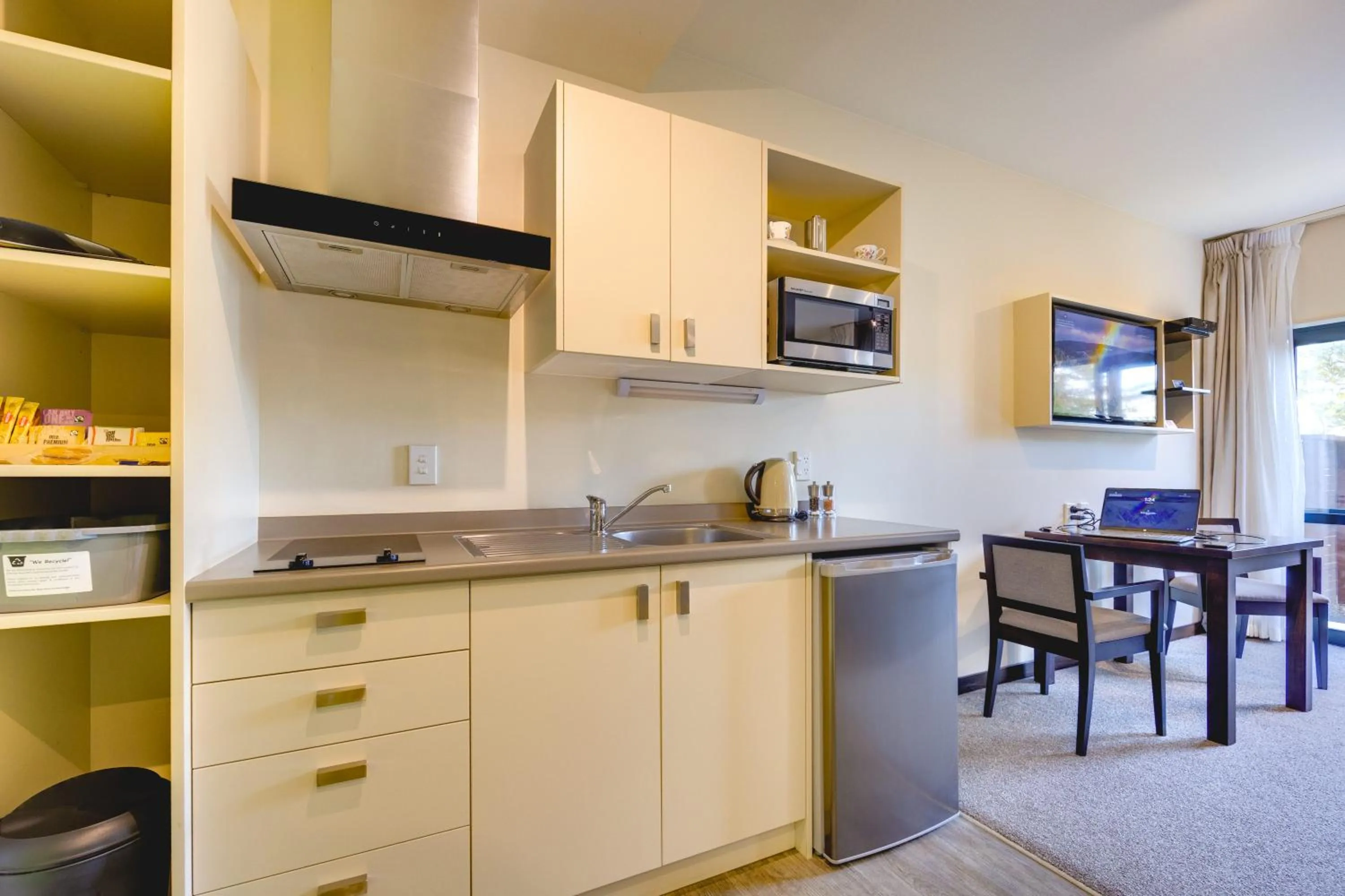 Kitchen or kitchenette in Ava Lodge
