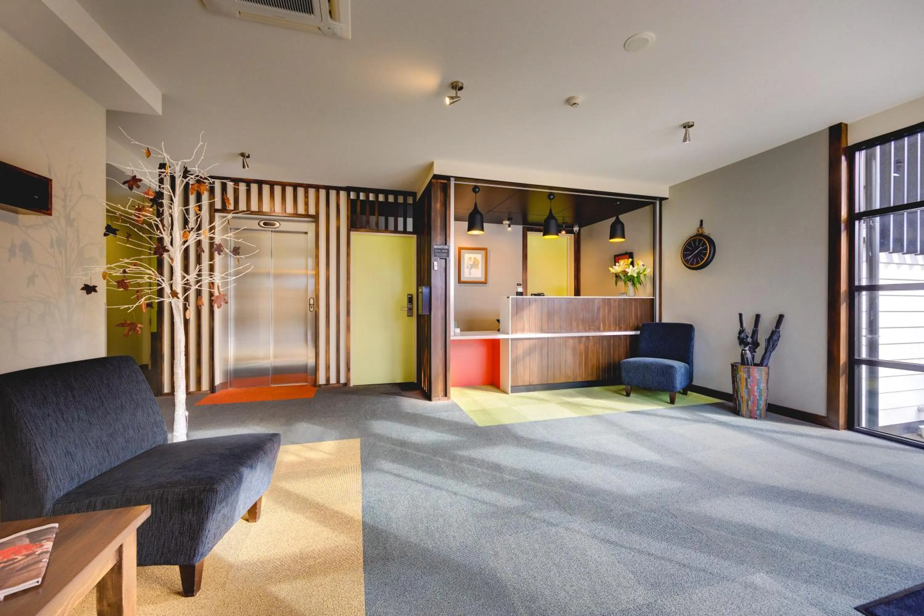 elevator, Bed in Ava Lodge